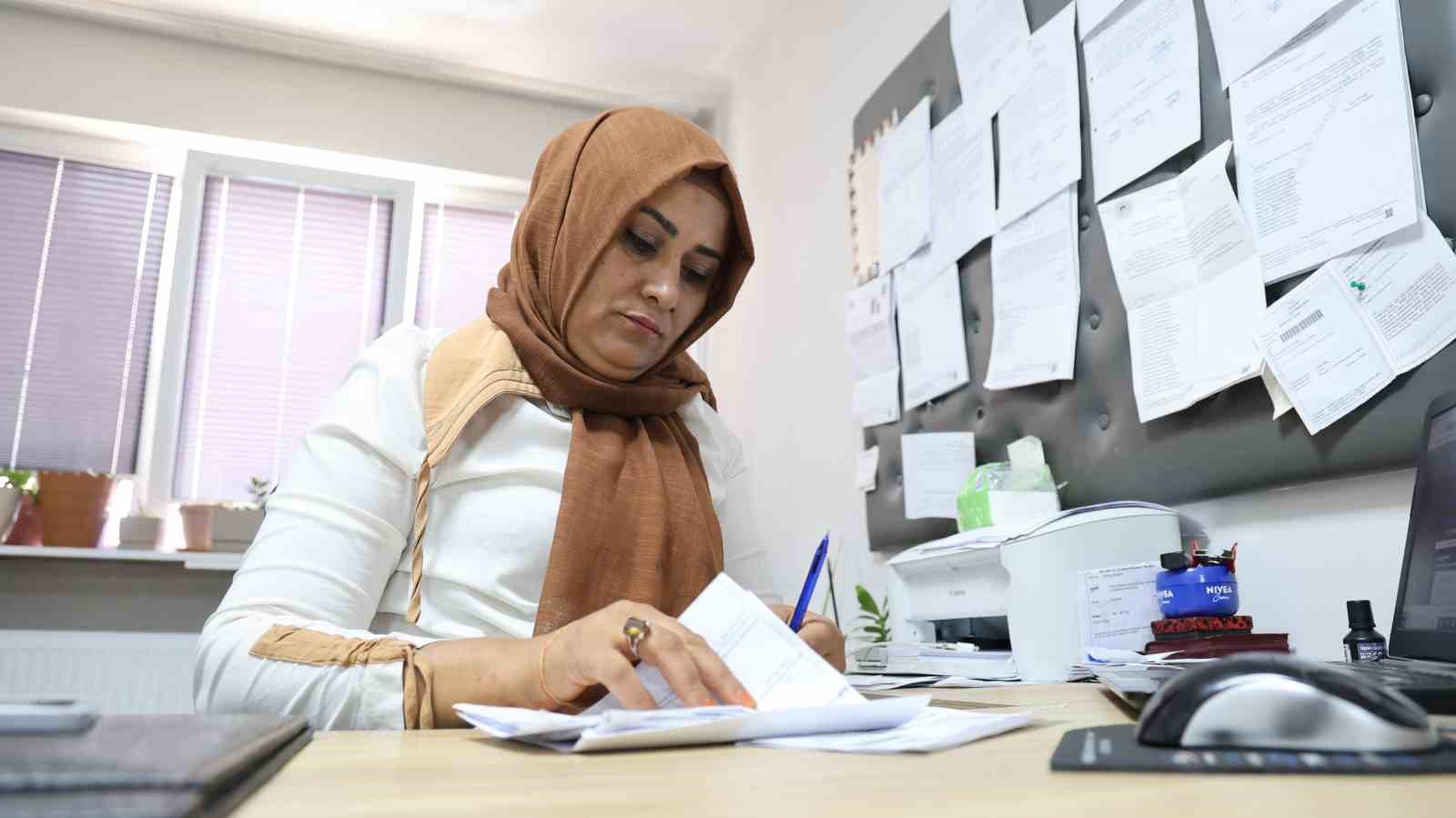 kirsehir-in-en-buyuk-mahallesi-kadin-muhtara-emanet