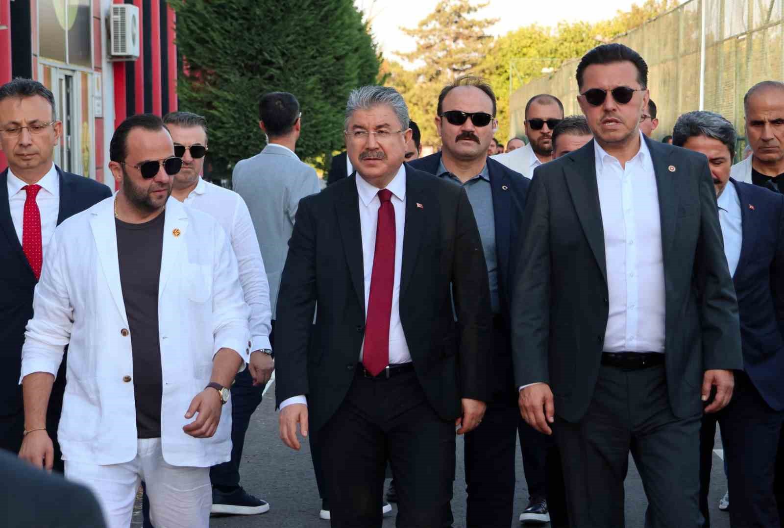vali-yilmaz-ve-milletvekili-hatipoglu-eskisehirspor-u-ziyaret-etti