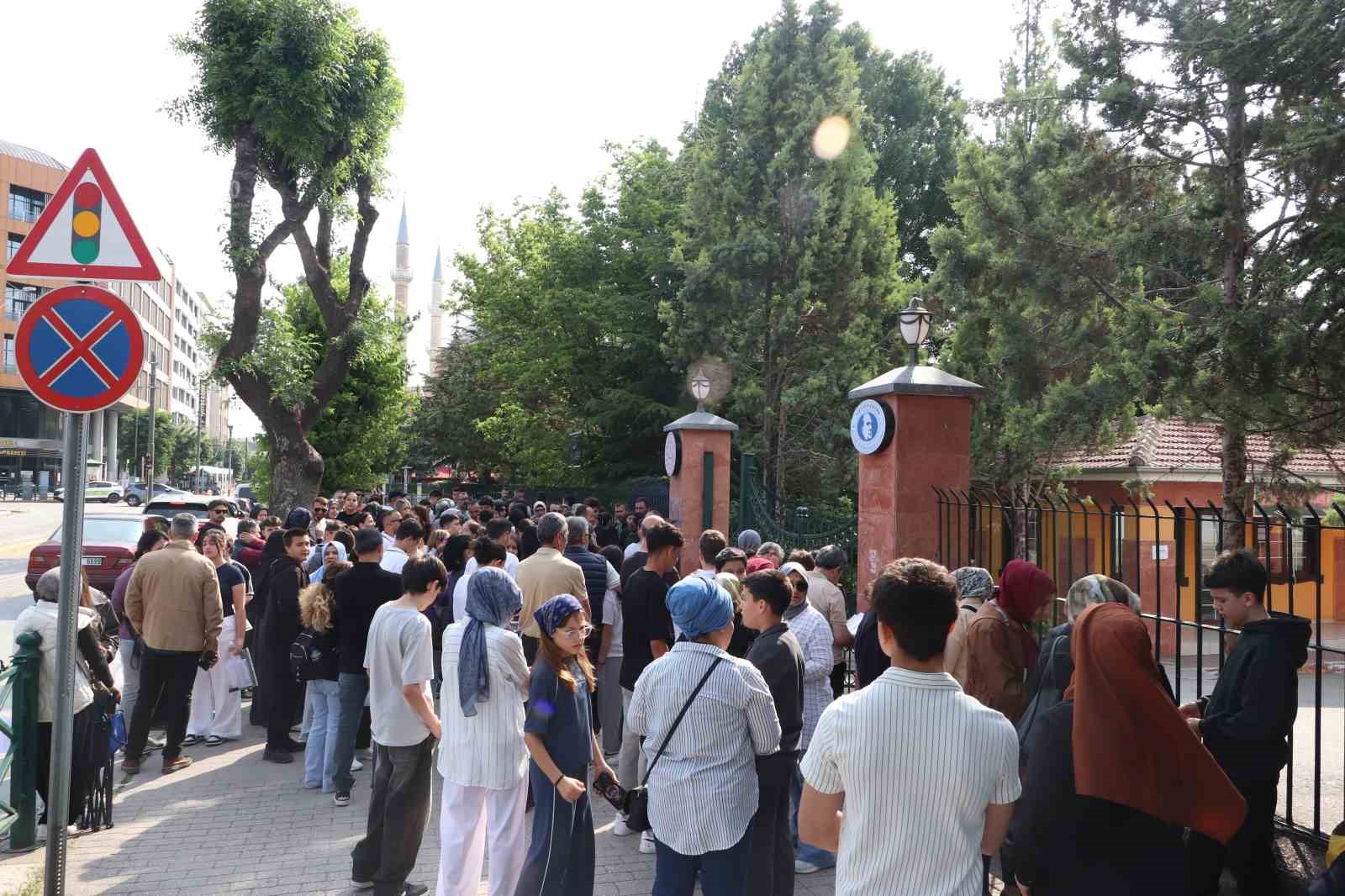eskisehir-de-lgs-heyecani-sabahin-erken-saatlerinde-basladi