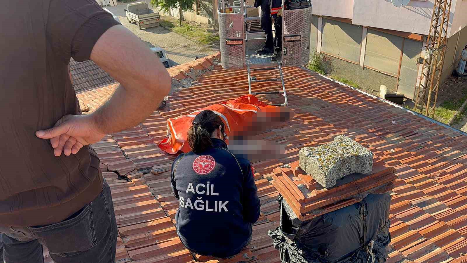 tamir-icin-ciktigi-catida-dusen-vatandas-hayatini-kaybetti