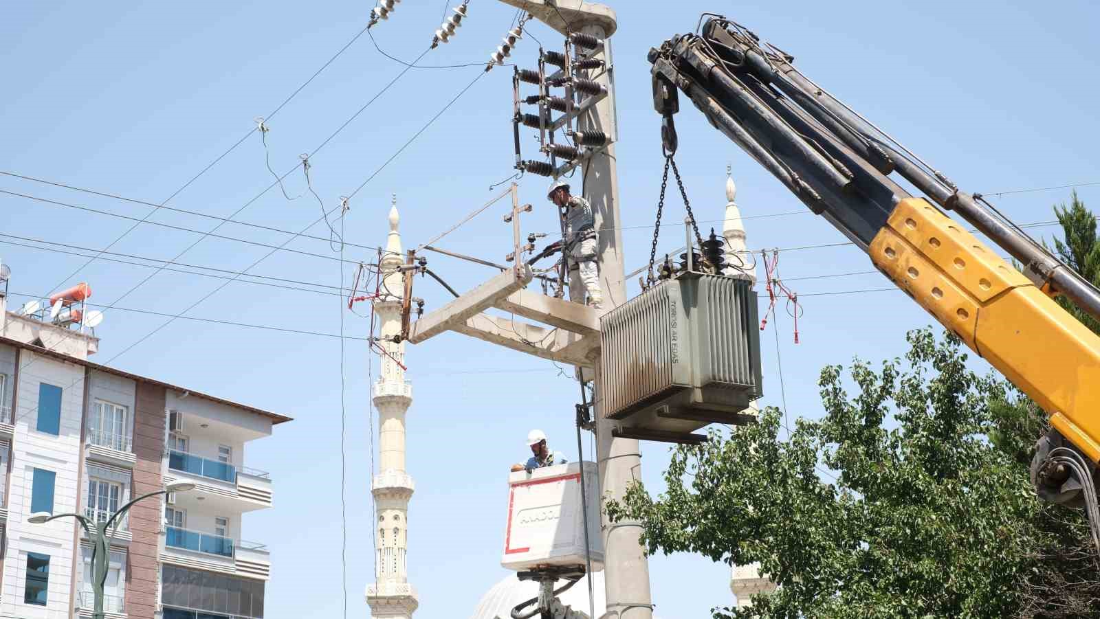 toroslar-edas-gaziantep-te-rekor-sicaklara-karsi-sebekeyi-guclendiriyor