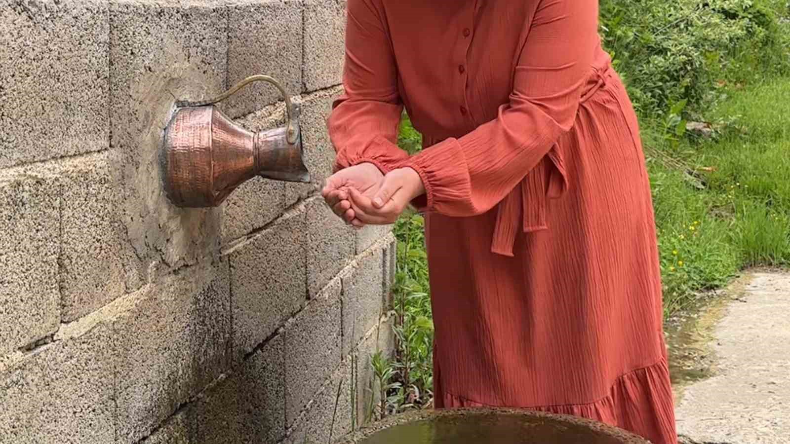 rizeli-nin-gugumden-cesmesi-ilgi-cekiyor
