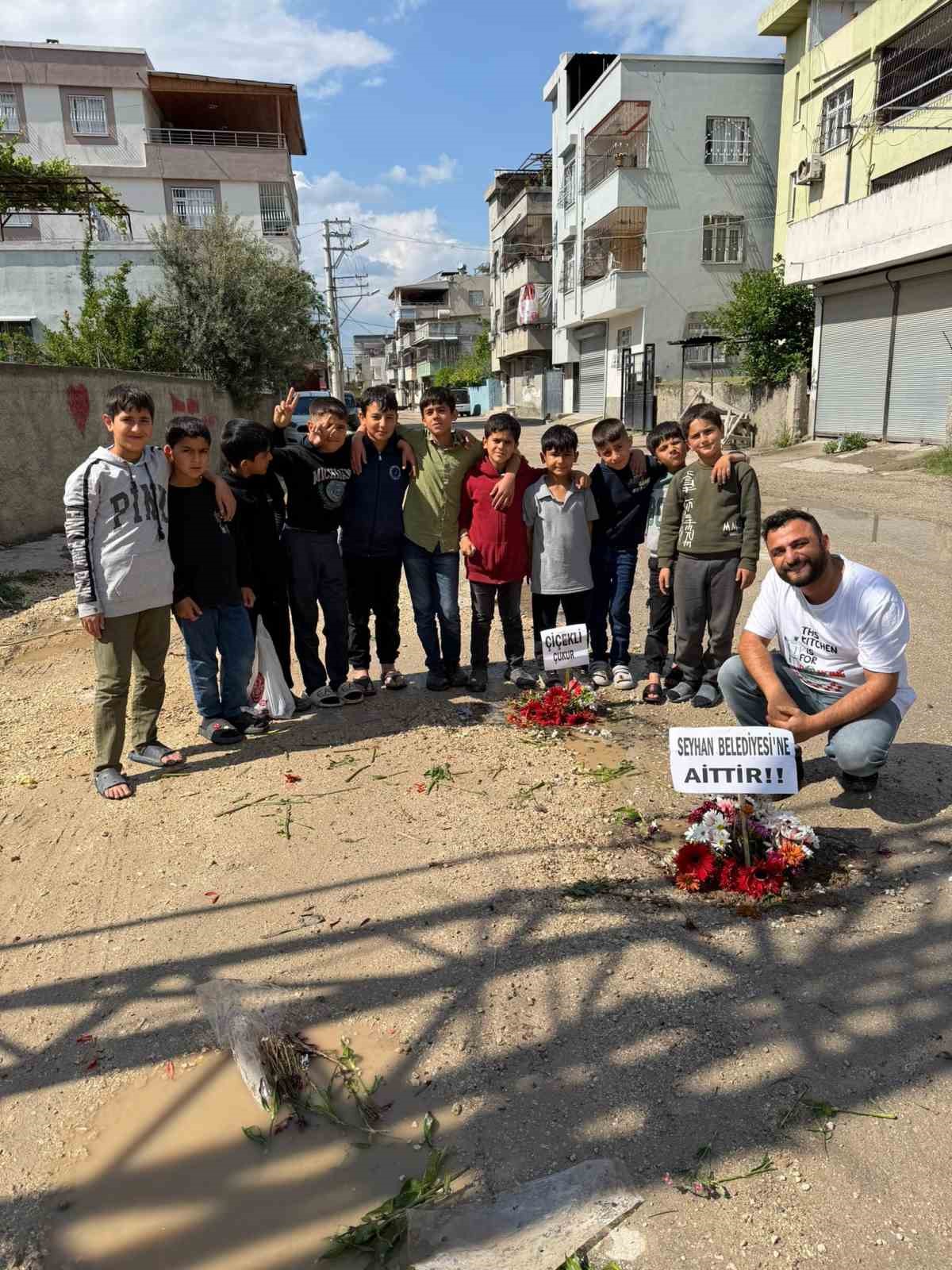 adana-nin-kostebek-yuvasina-donen-yollarina-cicek-diktiler