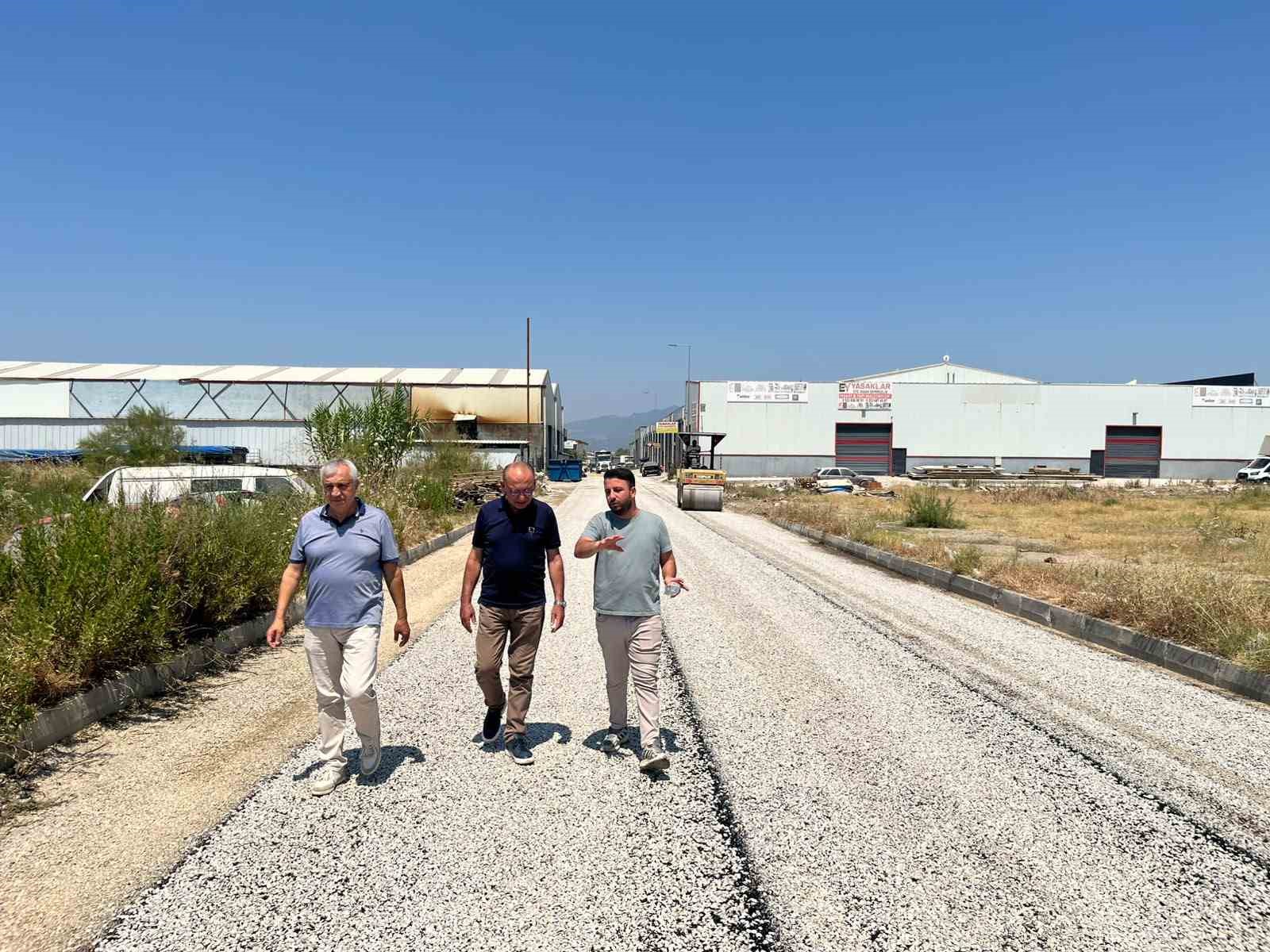turgutlu-da-sanayi-sitesine-5-bin-metrekarelik-asfalt-hamlesi