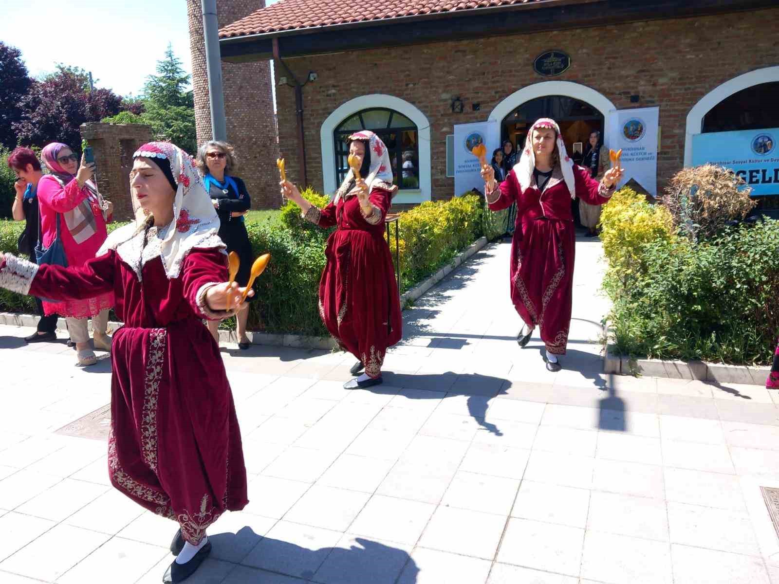 eskisehir-de-yil-sonu-el-sanatlari-ve-nakis-sergisi-acildi