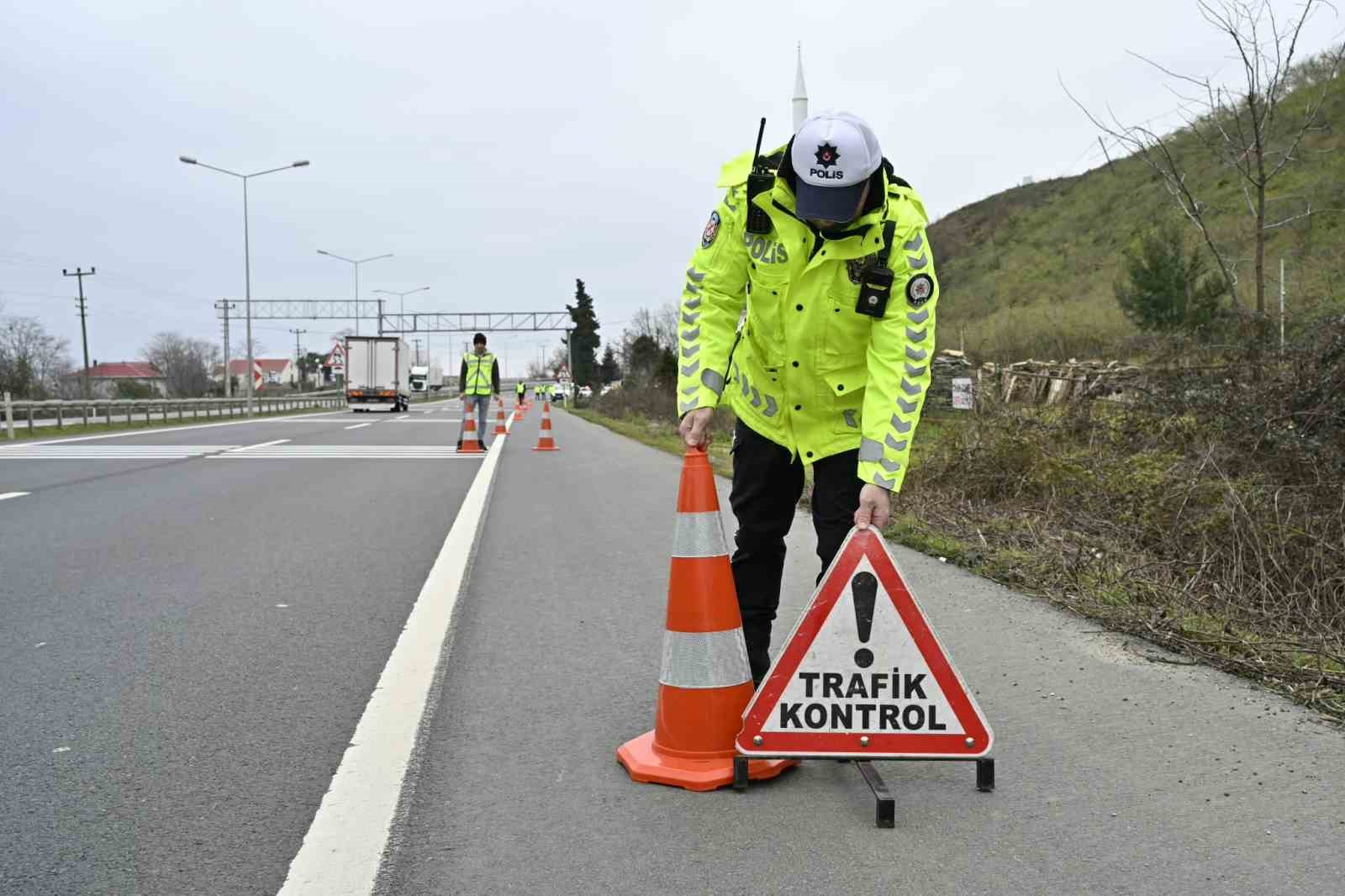 ordu-da-trafik-denetimleri-bir-haftada-15-bine-yakin-arac-ve-surucusu-denetlendi