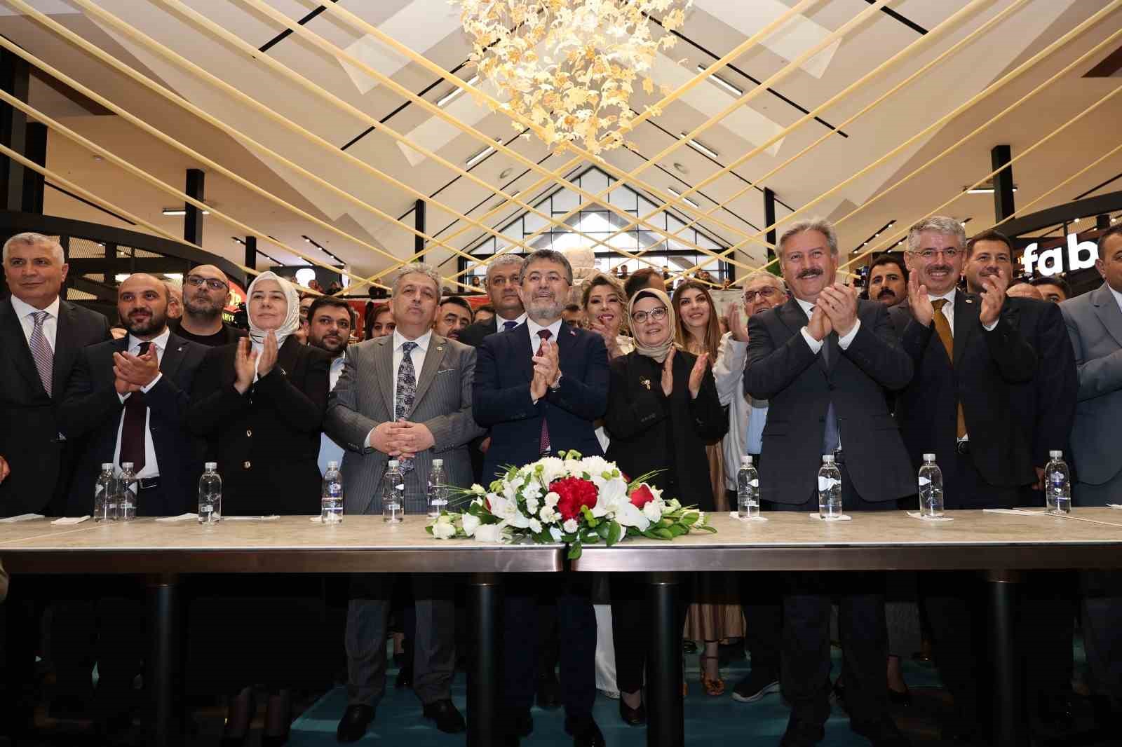 carsi-melikgazi-bakan-yumakli-nin-katilimiyla-resmen-acildi