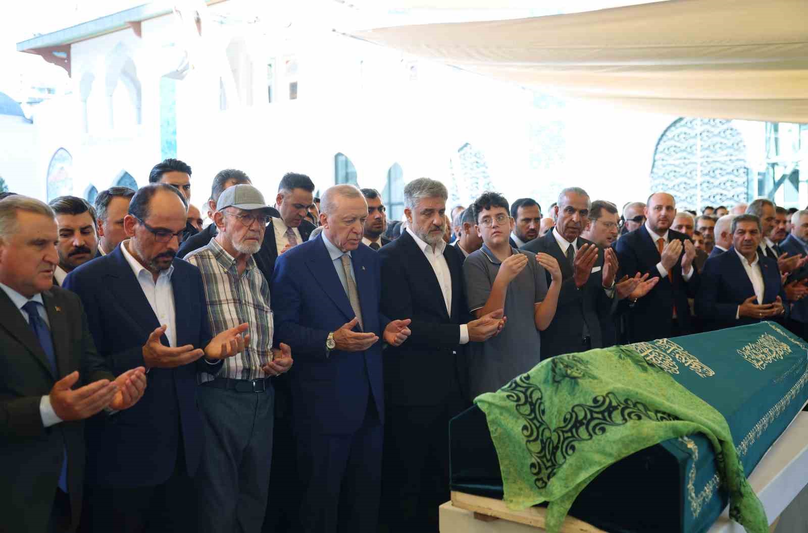 cumhurbaskani-erdogan-ak-parti-milletvekili-onen-in-kizinin-cenazesine-katildi