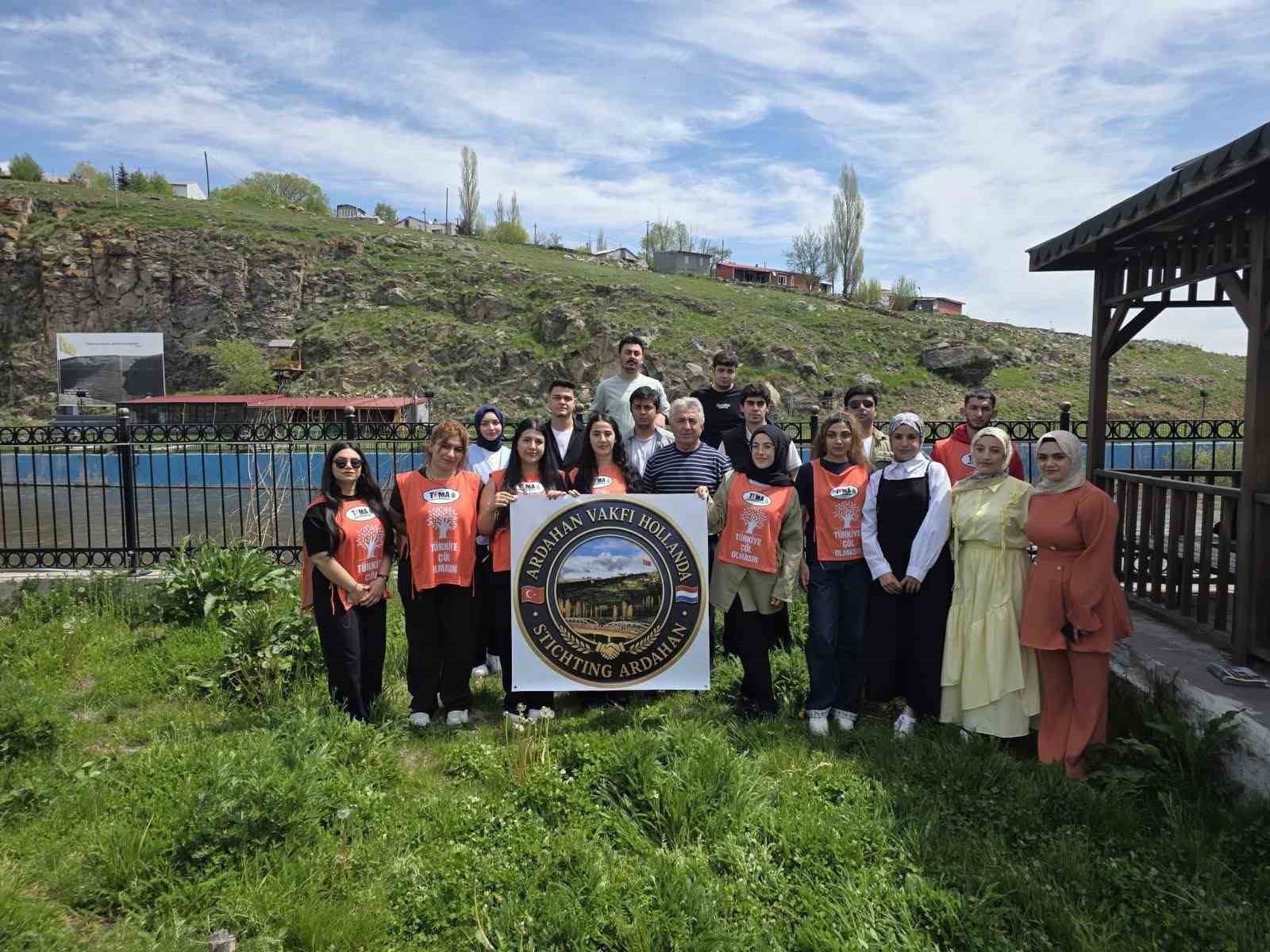 ardahan-da-fidanlar-toprakla-bulusuyor