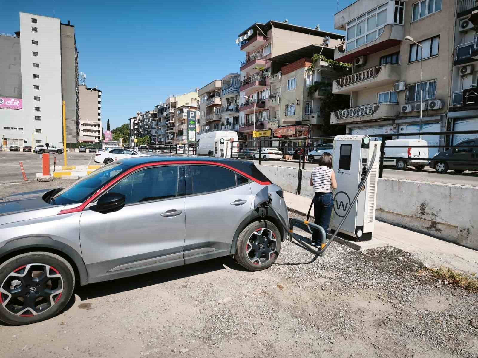 efeler-belediyesi-nin-elektrikli-arac-sarj-istasyonlari-hizmette