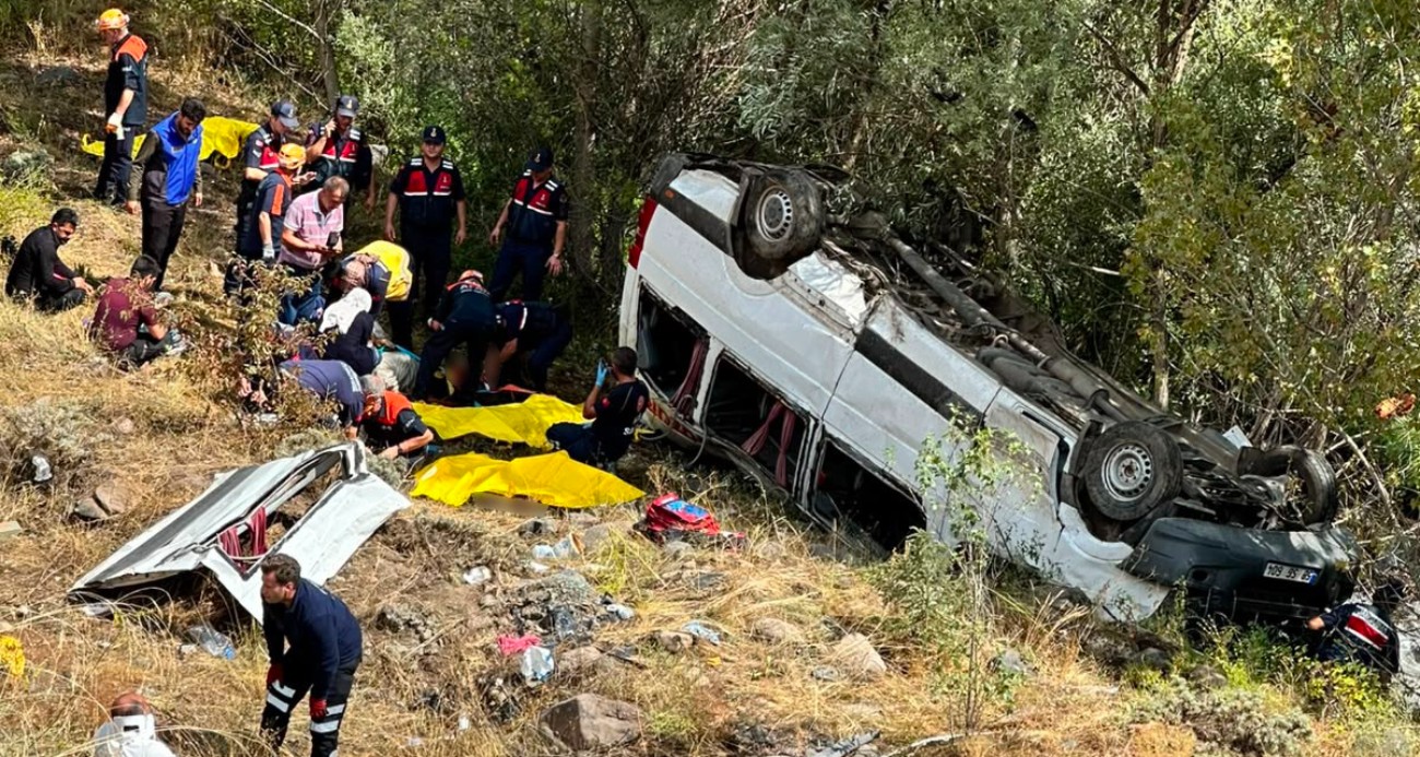 minibus-sarampole-uctu-4-olu-10-yarali