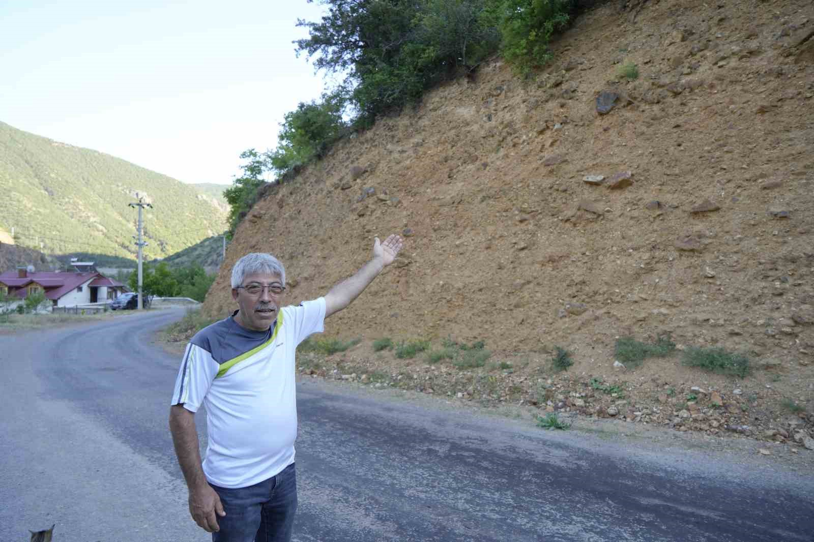 gumushane-de-vatandaslarin-tapulu-arazileri-toprak-kaymalari-nedeniyle-her-gecen-gun-kuculuyor
