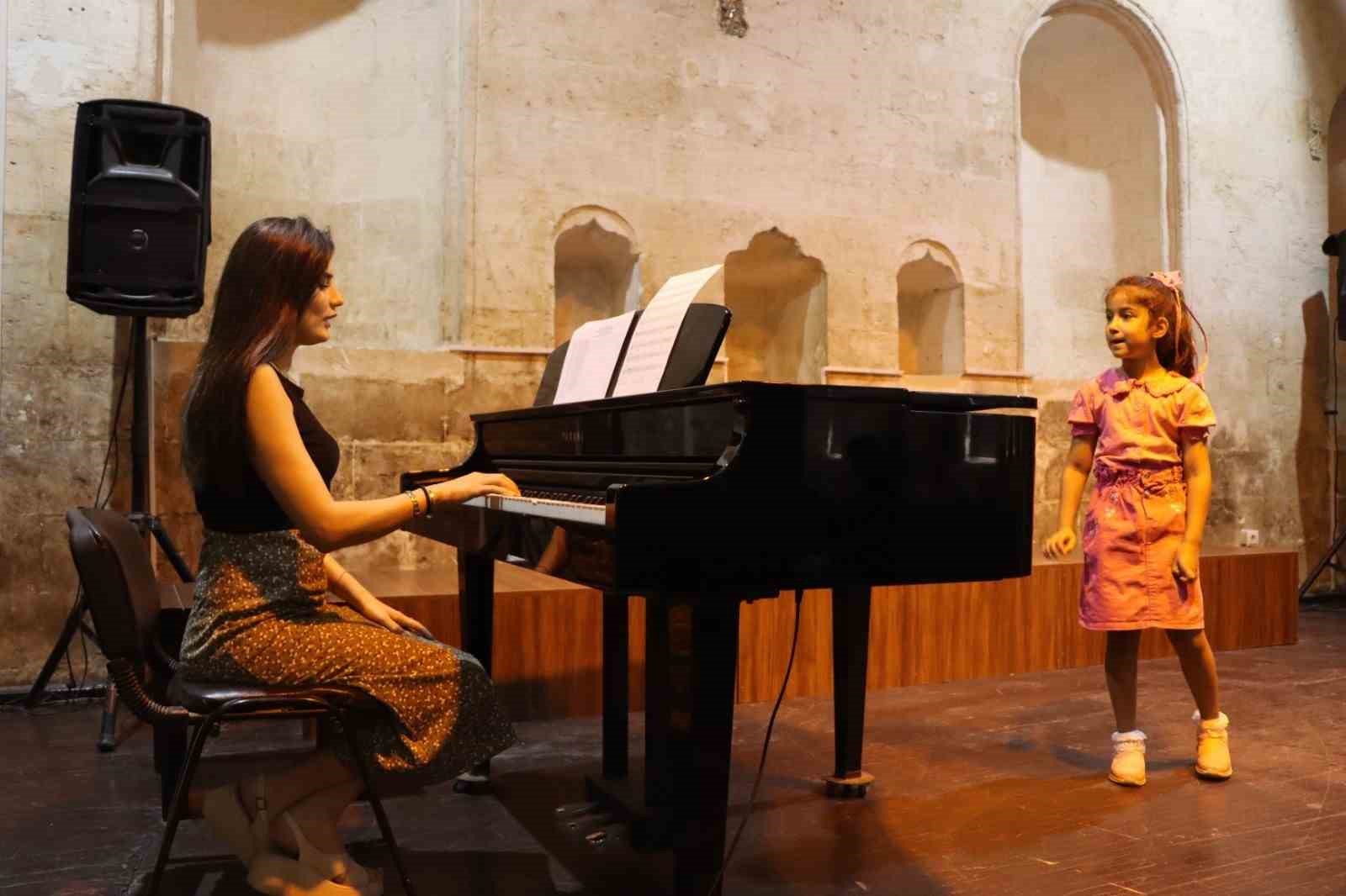 unesco-muzik-sehri-sanliurfa-da-yeni-yetenekler-kesfedildi