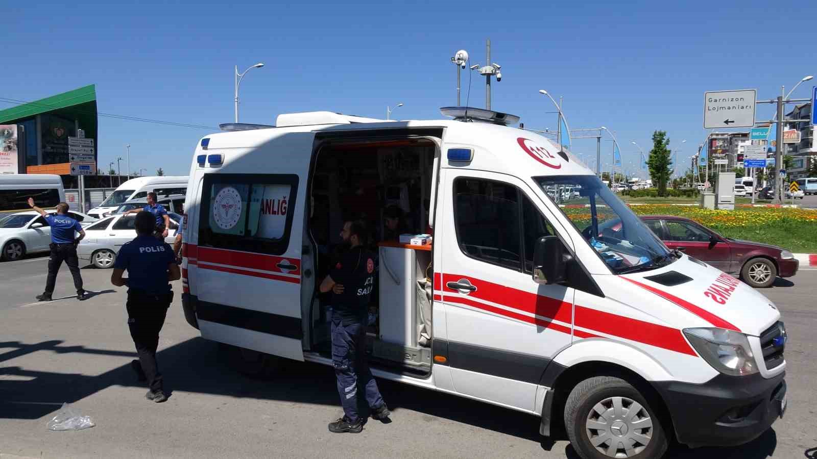 sivil-polis-araci-ile-motosiklet-carpisti-1-yarali