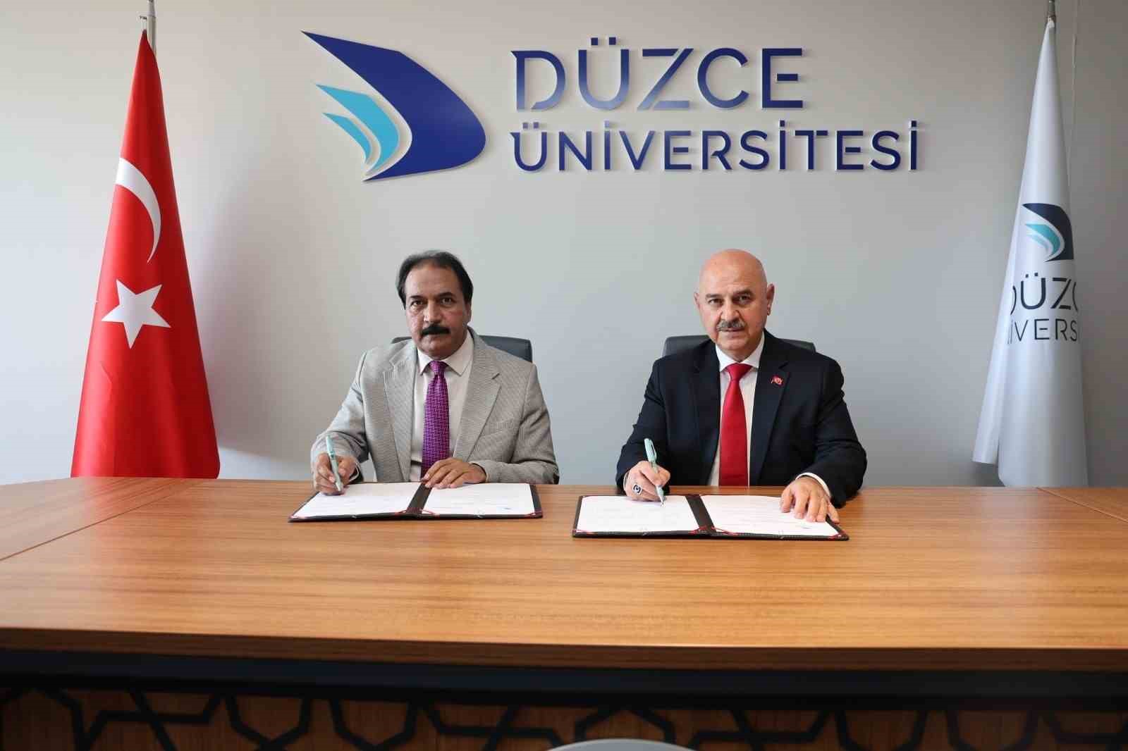duzce-universitesi-ile-city-university-arasinda-akademik-is-birligi