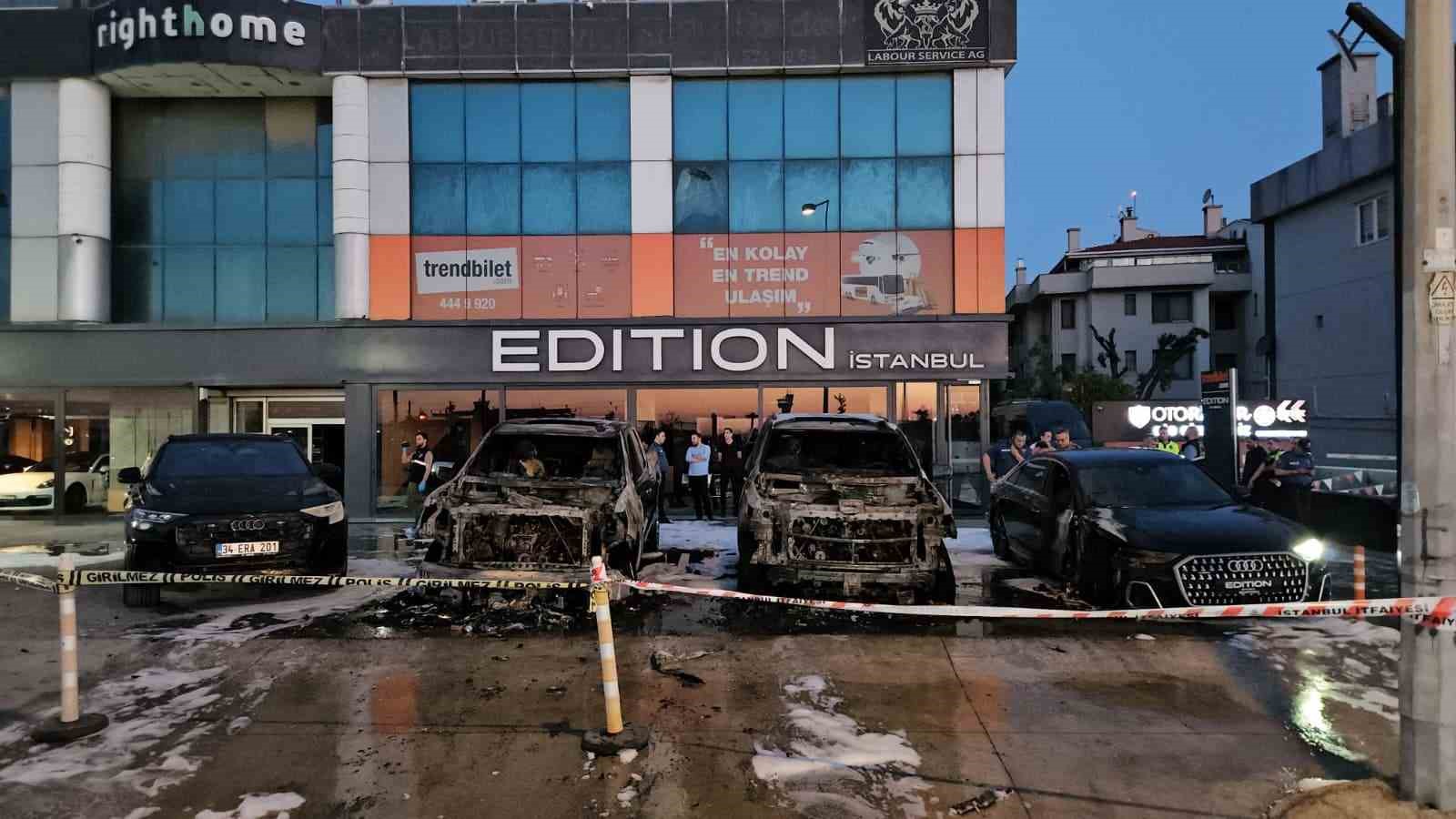 bakirkoy-de-50-milyon-tl-degerinde-4-otomobil-alevlere-teslim-oldu