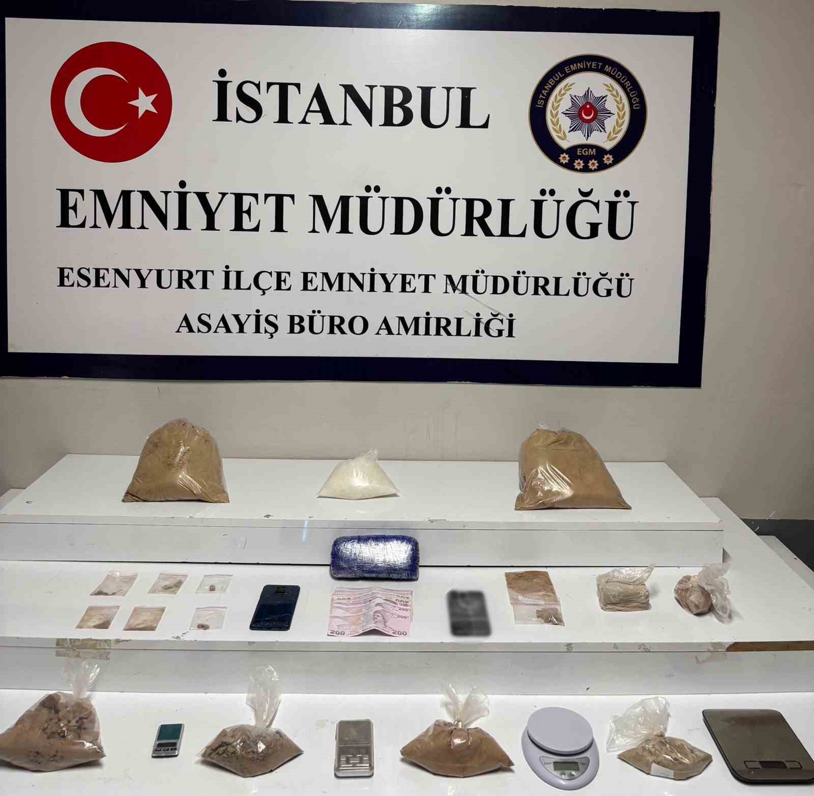 esenyurt-ta-duzenlenen-operasyonda-7-5-kilo-uyusturucu-gecirildi