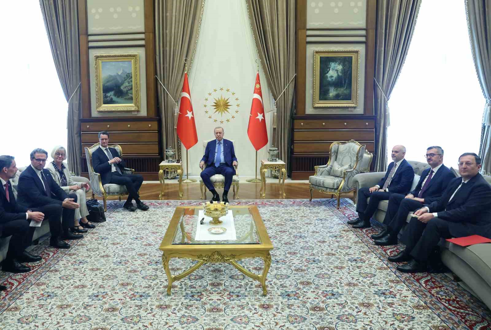cumhurbaskani-erdogan-almanya-kuzey-ren-vestfalya-eyaleti-basbakani-wust-u-kabul-etti