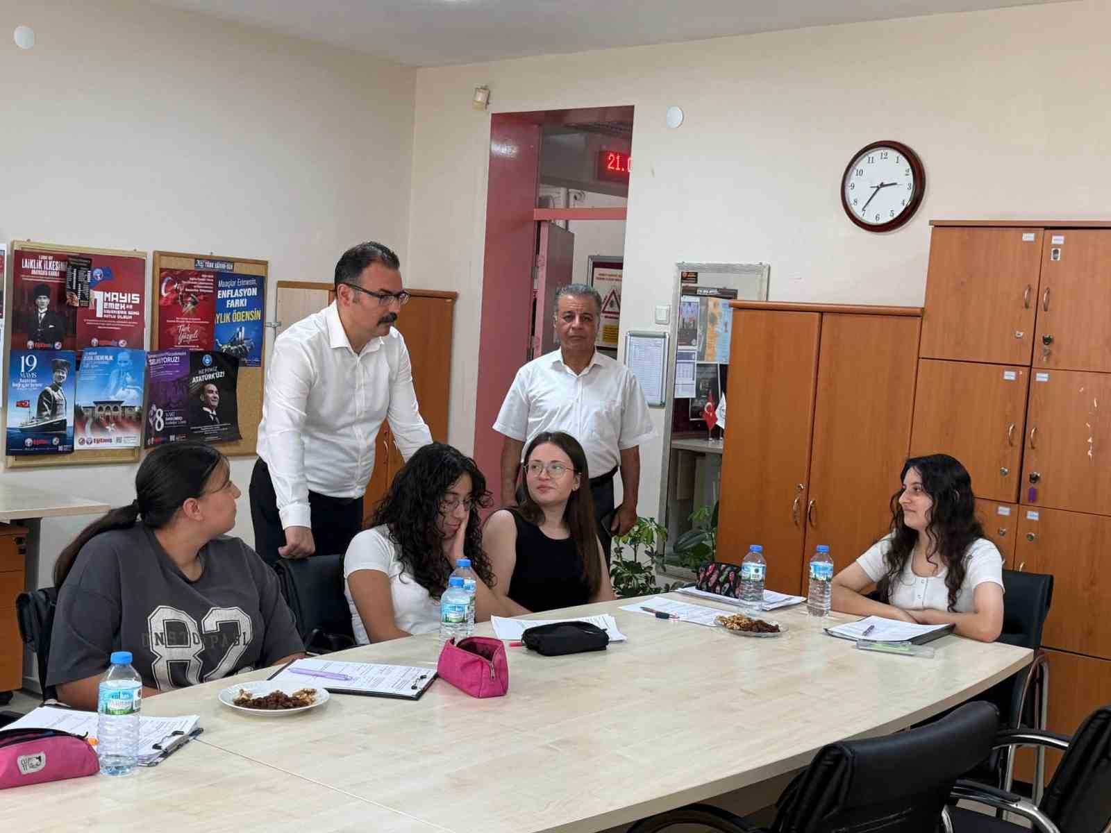 sultanhisar-kaymakami-ates-universite-adaylariyla-bulustu