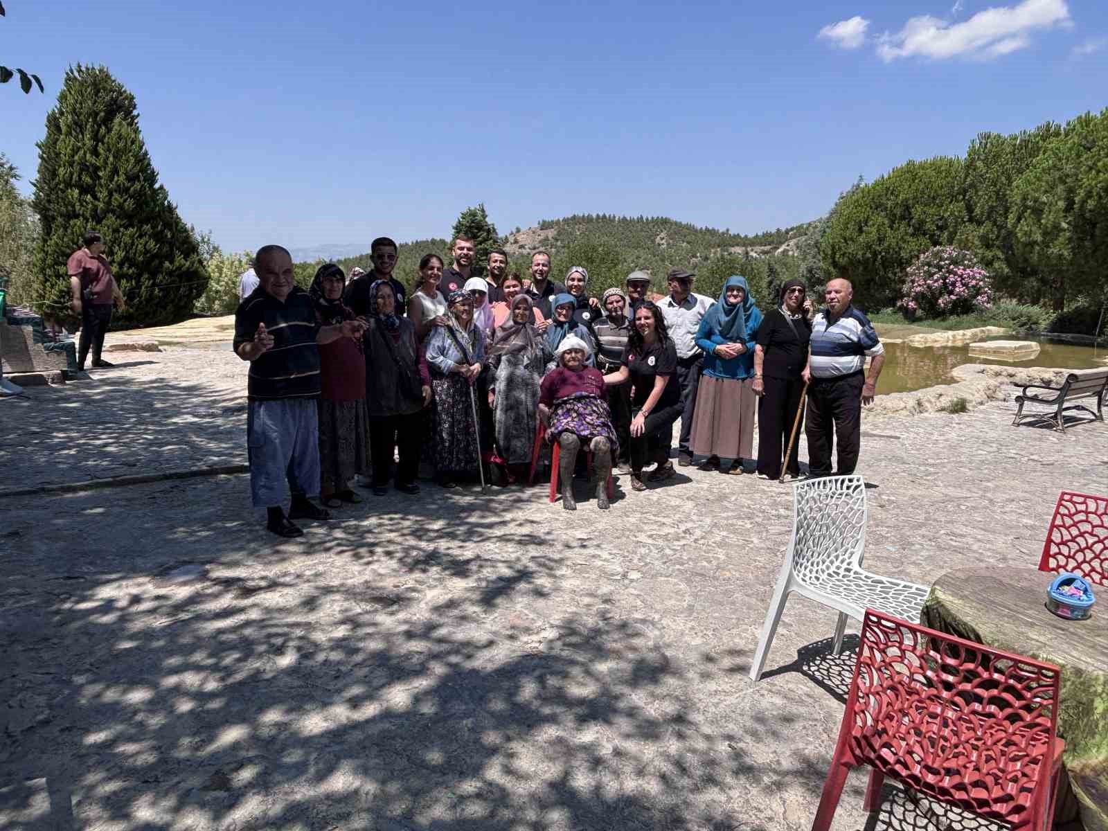 honaz-belediye-baskani-kepenek-yasli-rehabilitasyon-merkezini-ziyaret-etti