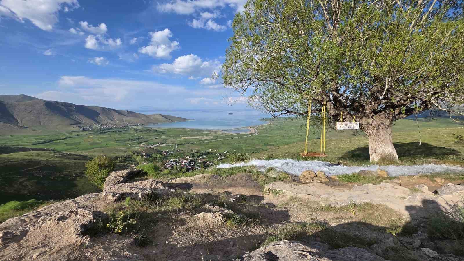 van-in-koylari-ve-gol-manzarali-mesire-alanlari-dogaseverleri-buyuluyor