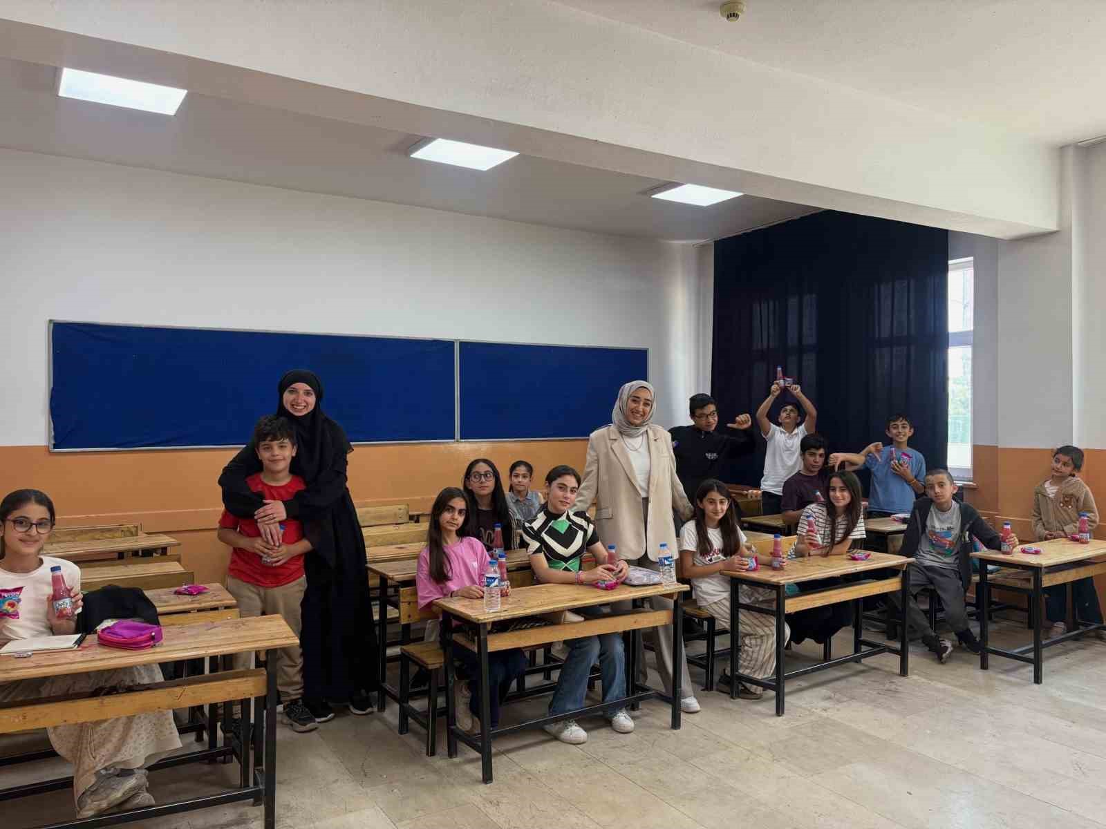 kars-ta-yesilay-ve-tugva-nin-yaz-okulu-coskusu