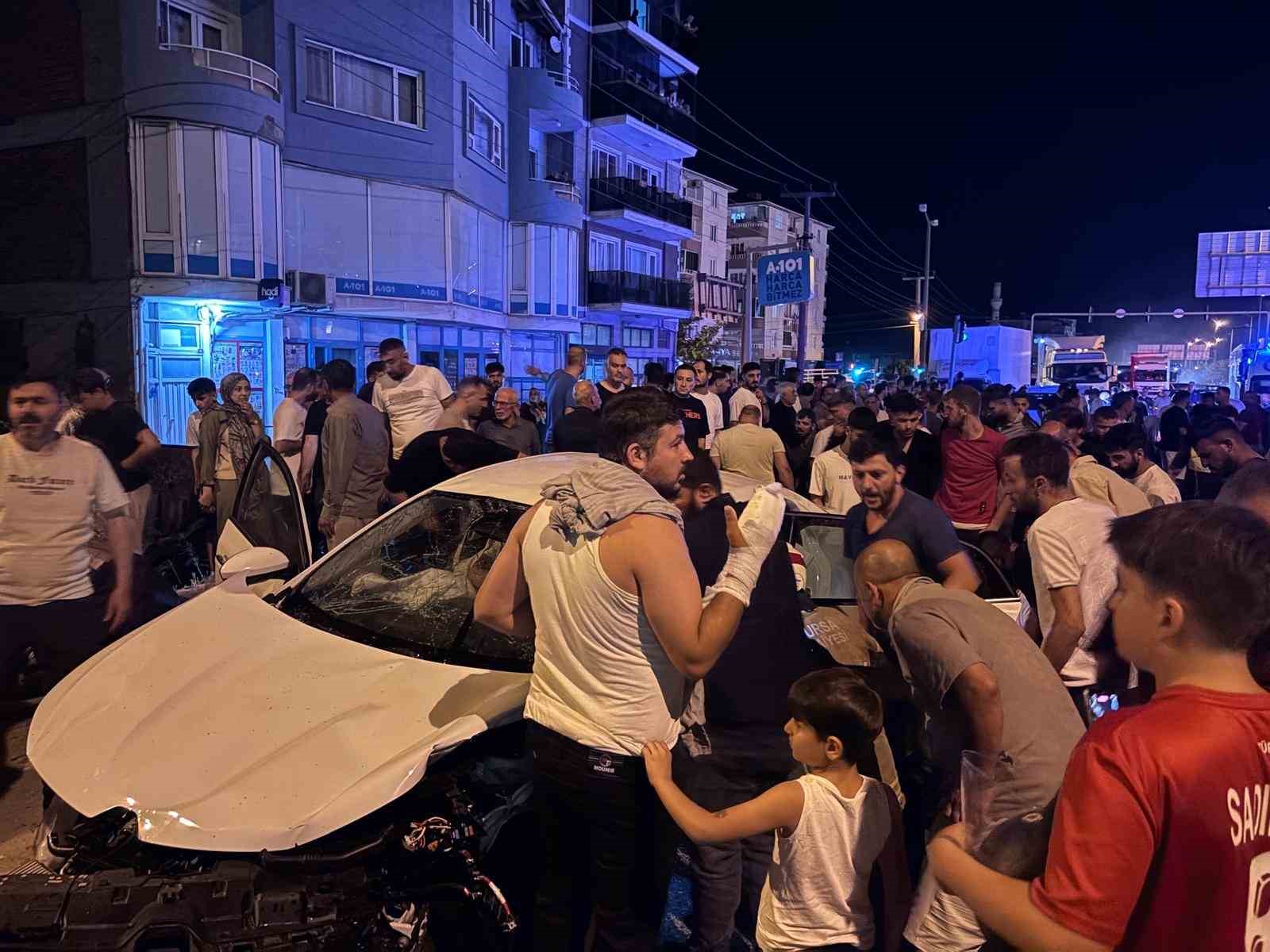 kirmizi-isik-ihlali-facia-getirdi-1-i-agir-5-yarali
