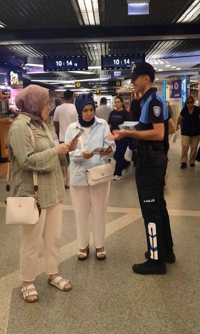 bursa-da-polis-ekiplerinden-vatandaslara-guvenlik-bilgilendirmesi