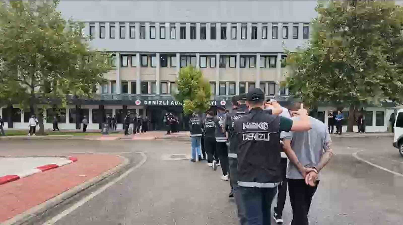 denizli-de-13-torbaci-polisin-operasyonuyla-yakalandi