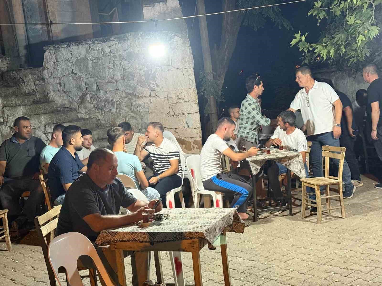 gomec-te-siyasiler-yangin-magdurlarini-yalniz-birakmadi
