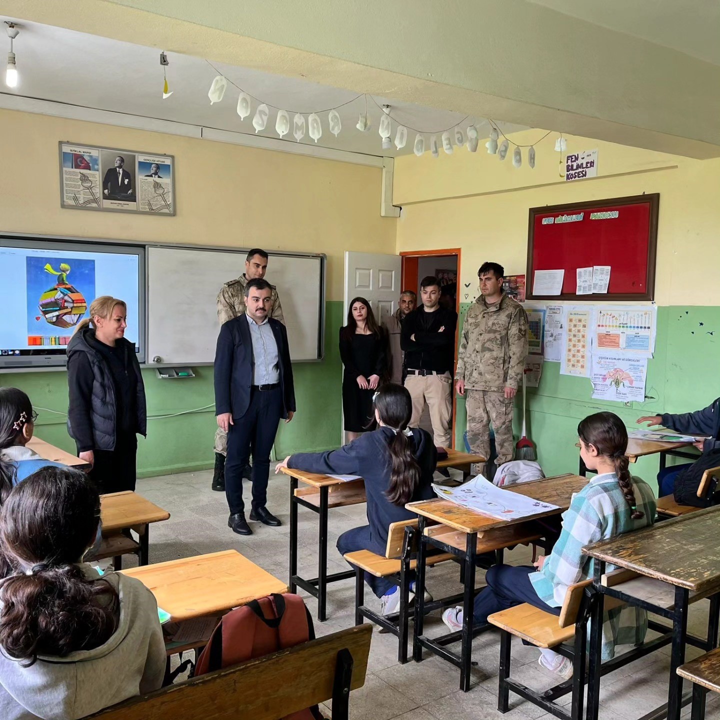 dicle-kaymakami-atis-ogrenci-ve-ogretmenlerle-bir-araya-geldi