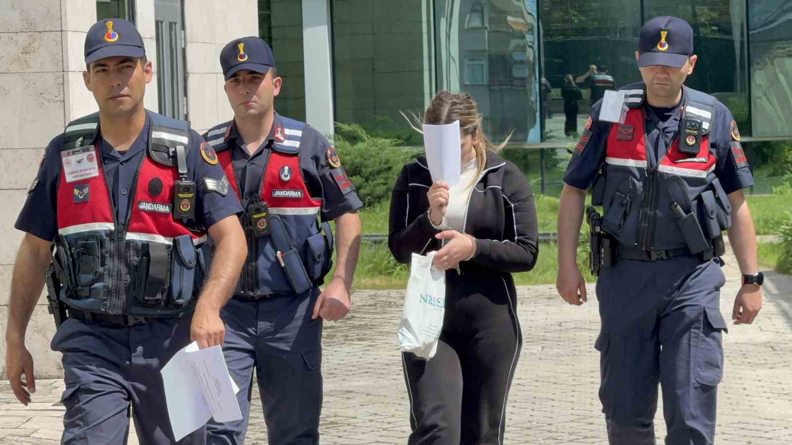 22-yasindaki-genc-kiz-47-bin-adet-uyusturucu-hapla-yakalandi