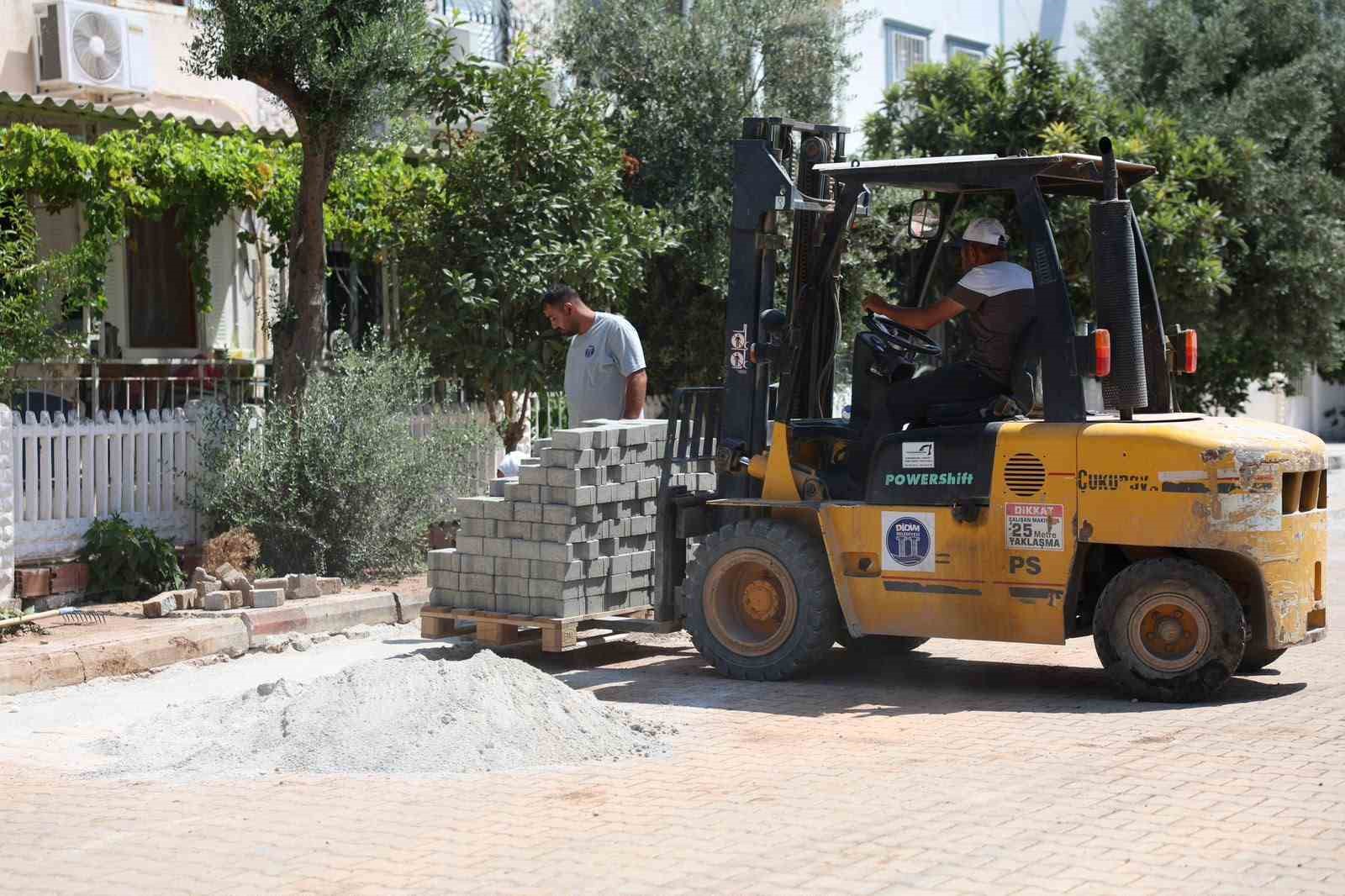 didim-belediyesi-nden-kent-genelinde-yol-bakim-ve-onarim-calismasi