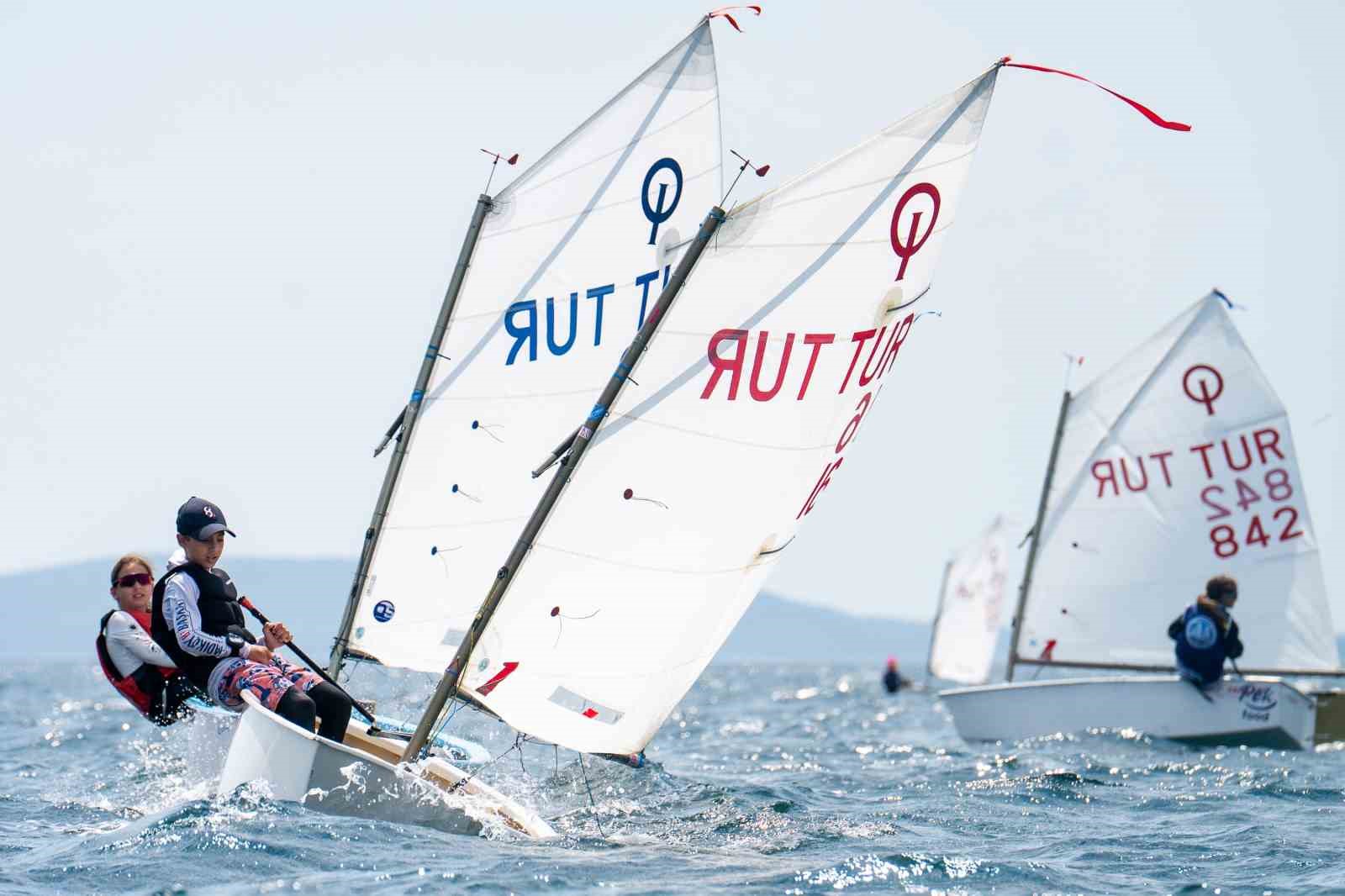 14-tayk-eker-olympos-regatta-da-genc-yelkenciler-ruzgarla-mucadele-ediyor