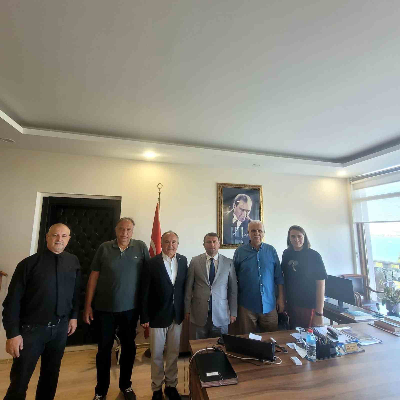 ayvalik-ticaret-odasi-ndan-kaymakam-omer-cimsit-e-hayirli-olsun-ziyareti