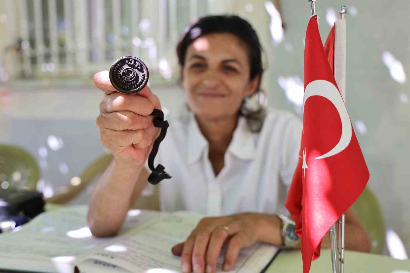 elazig-agin-da-kadin-muhtar-23-yildir-gorevde