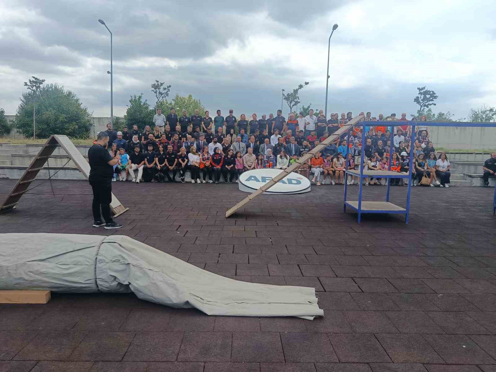 17-agustos-depreminin-27-yilinda-afad-dan-anlamli-anma-etkinligi