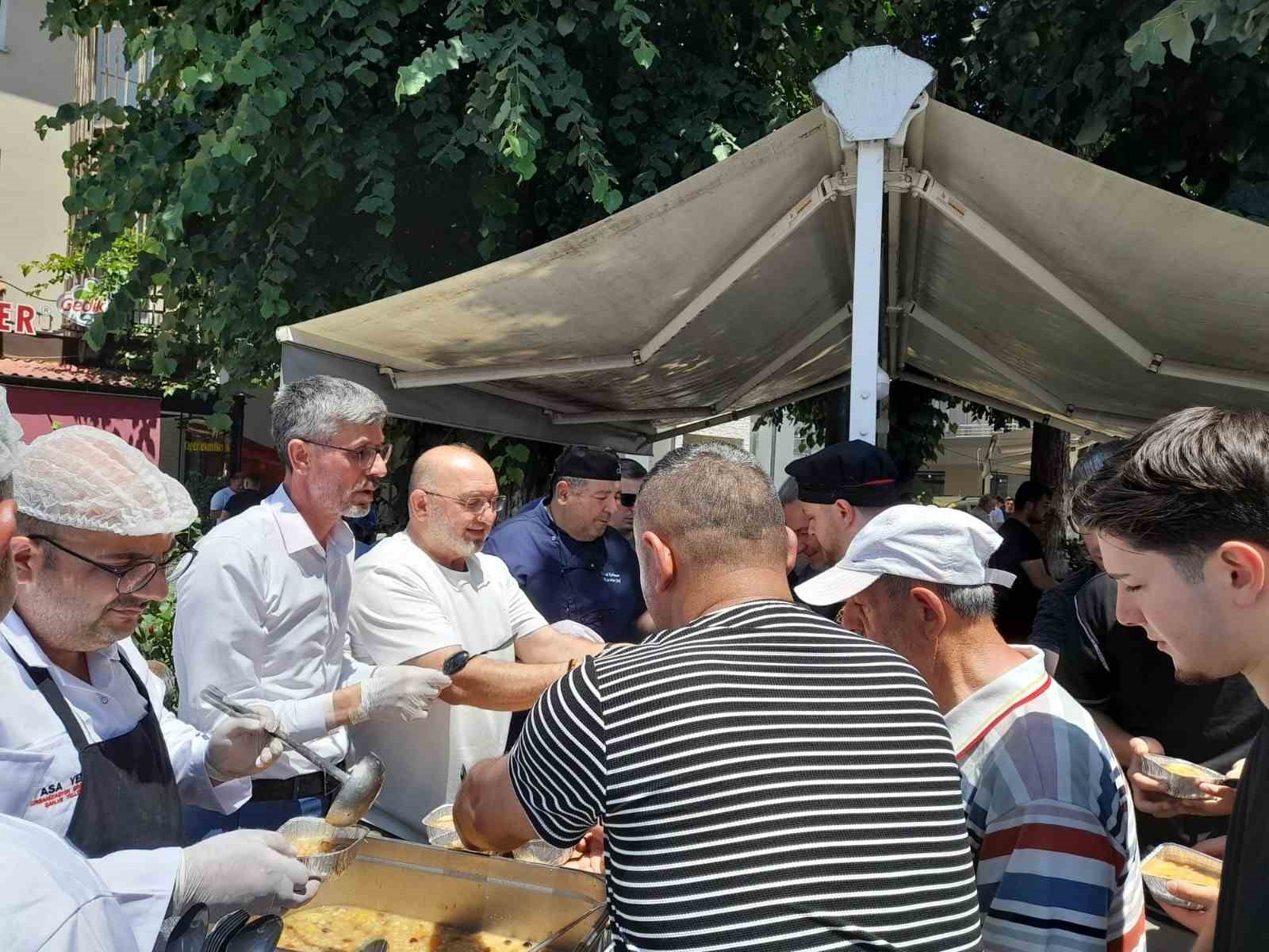 duzce-de-bin-kisinin-agzi-ak-parti-tarafindan-dagitilan-asure-ile-tatlandi