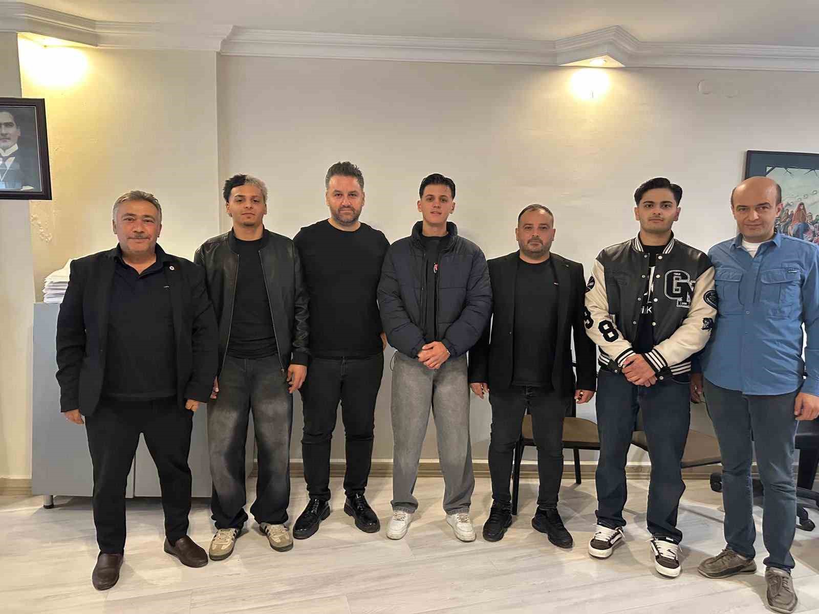 bilecik-1-hair-fest-yarismasinda-dereceye-girenlere-odulleri-verildi