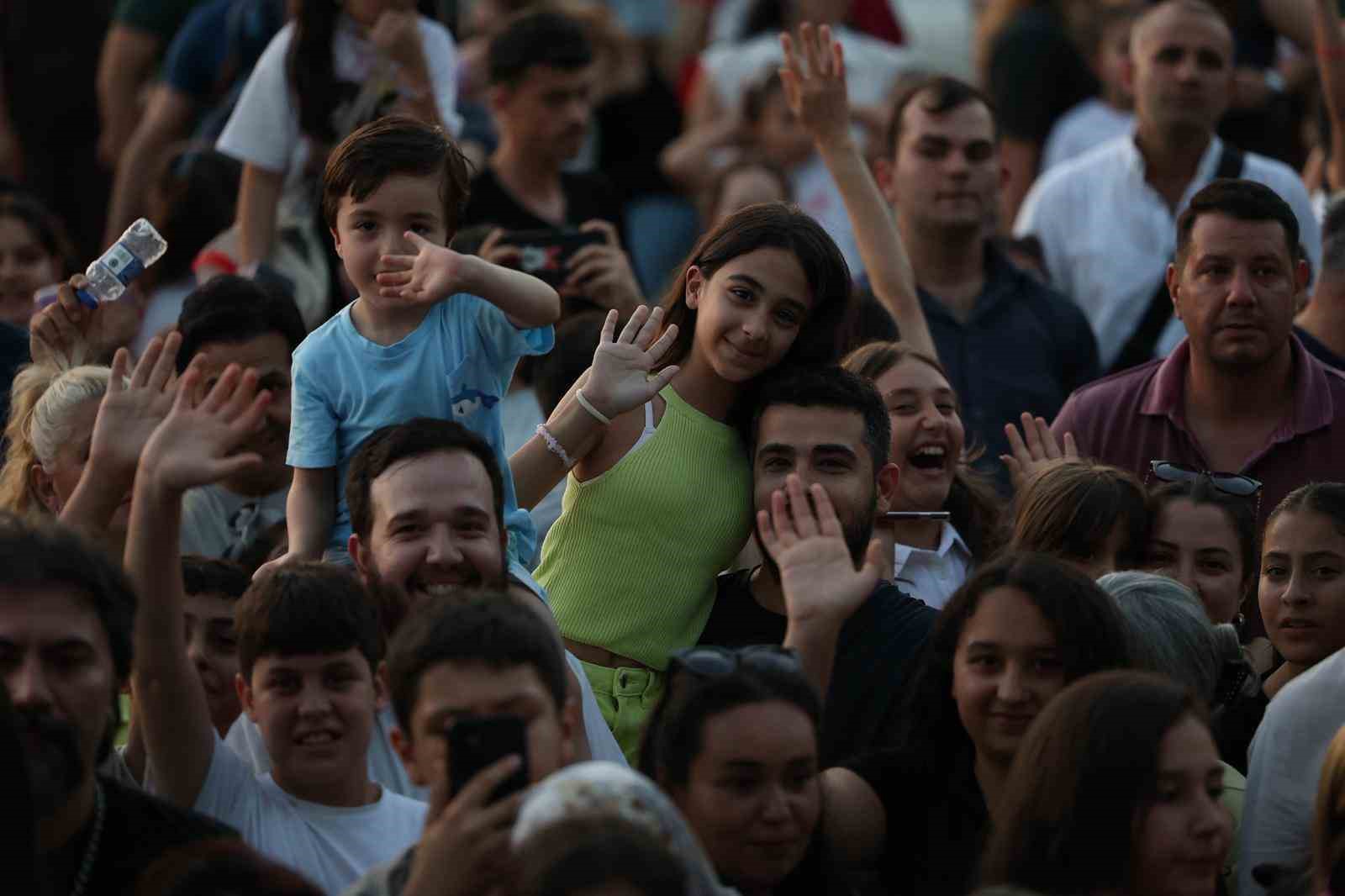 baskan-cercioglu-cocuklari-yilsonu-senligi-ile-bulusturdu
