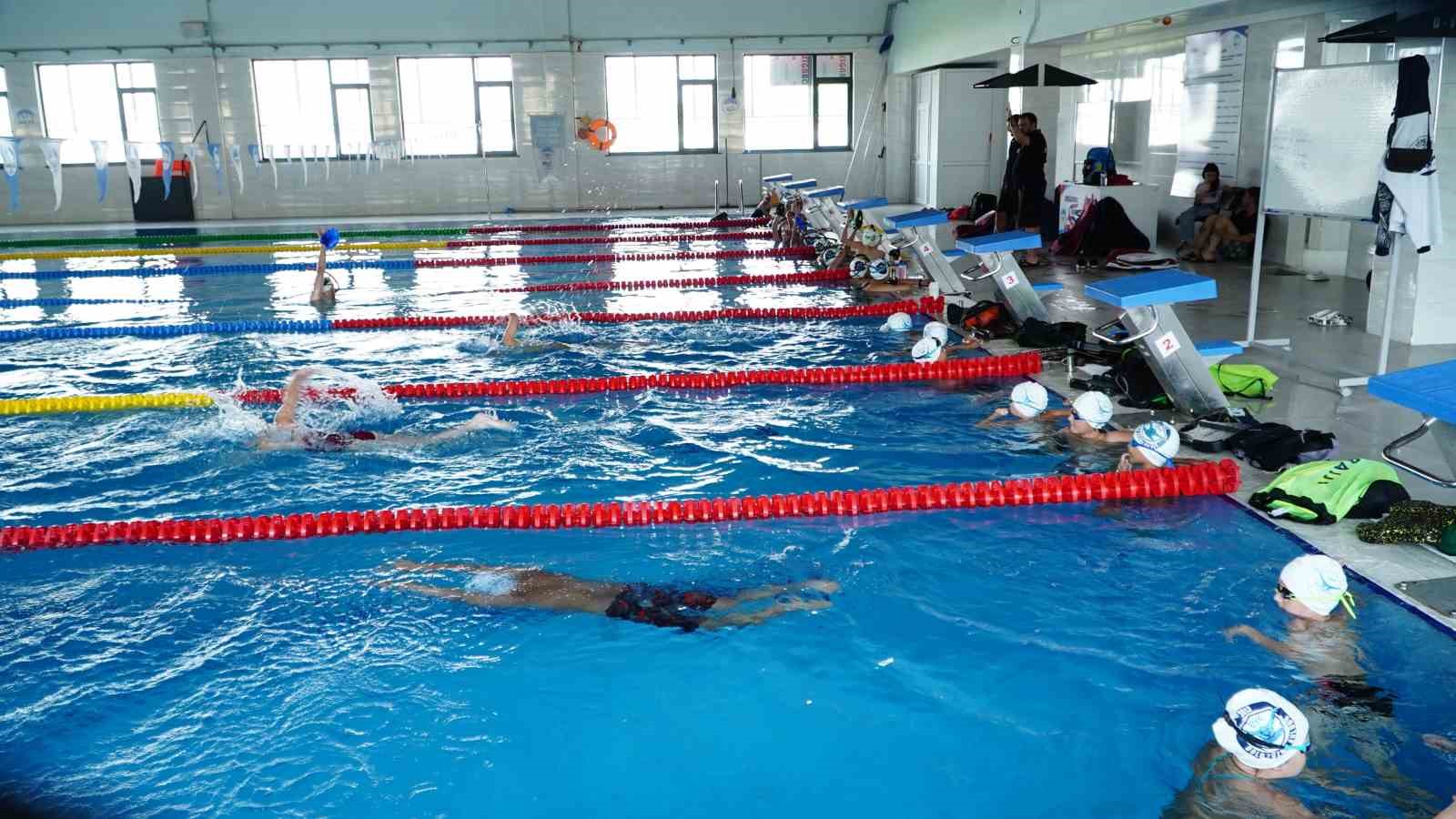 erciyes-yuksek-irtifa-kamp-merkezi-profesyonel-yuzme-kuluplerinin-yeni-sezon-hazirlik-adresi-oldu