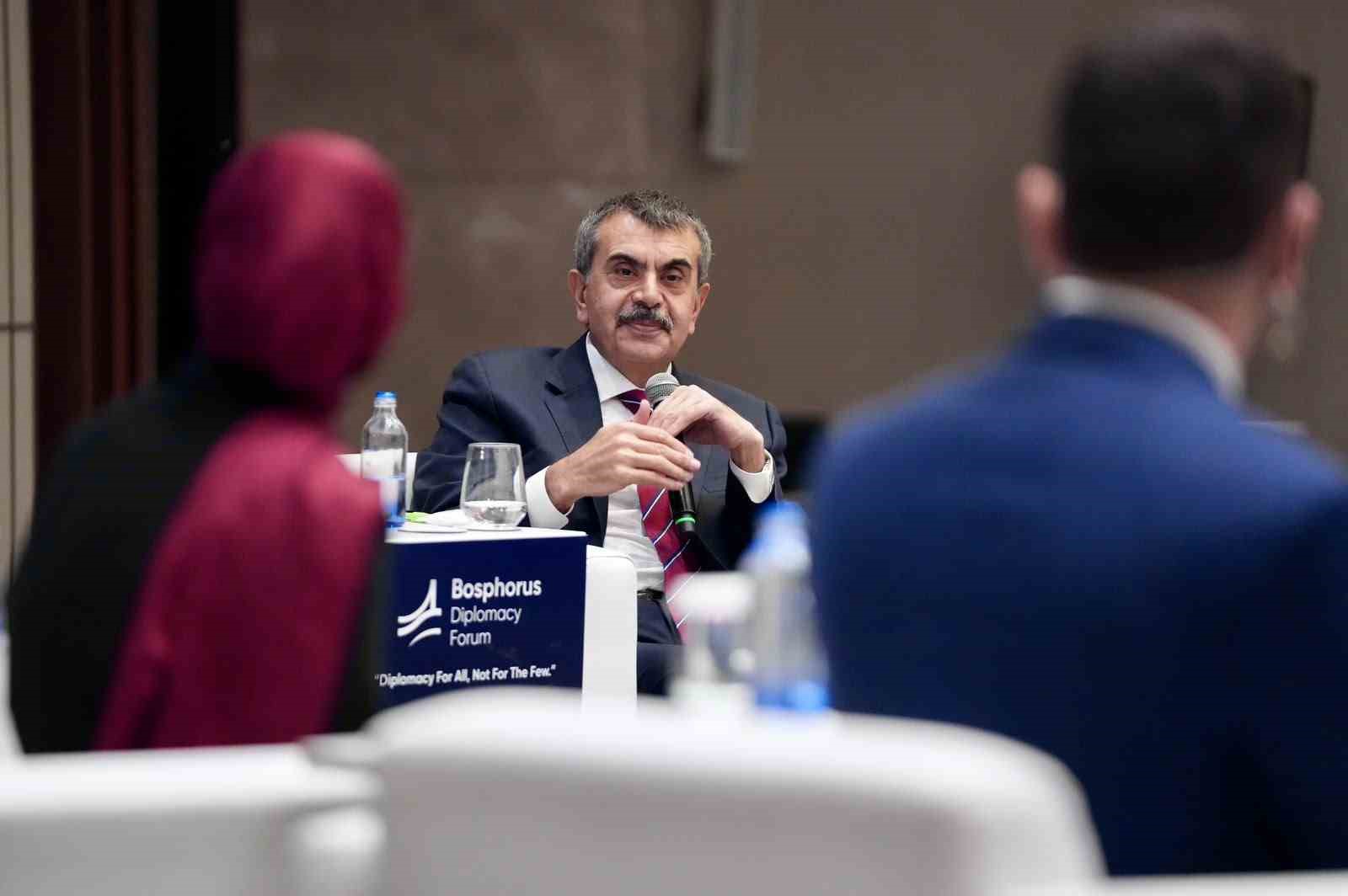bakan-tekin-ramazan-ayi-etkinliklerini-yaptigimiz-icin-bizi-gerici-sapkin-bir-azinlik-diye-tanimladilar