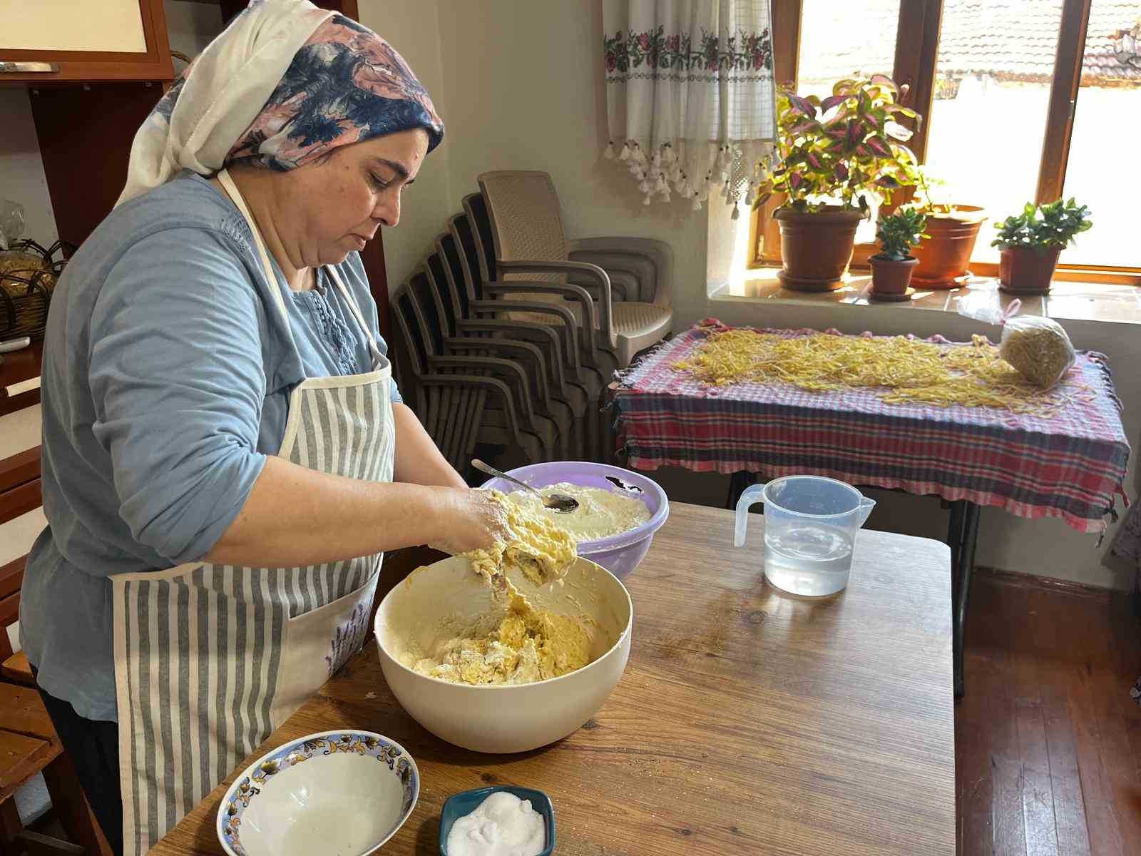 buldanli-kadinlar-kislik-gida-hazirliklarina-basladi