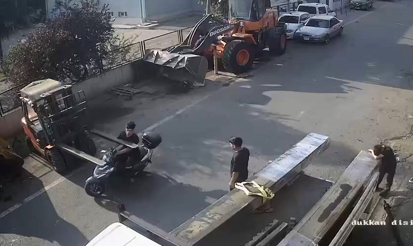 tekirdag-da-pes-dedirten-kaza-motosikletli-forkliftin-demir-ayaklarina-carpti