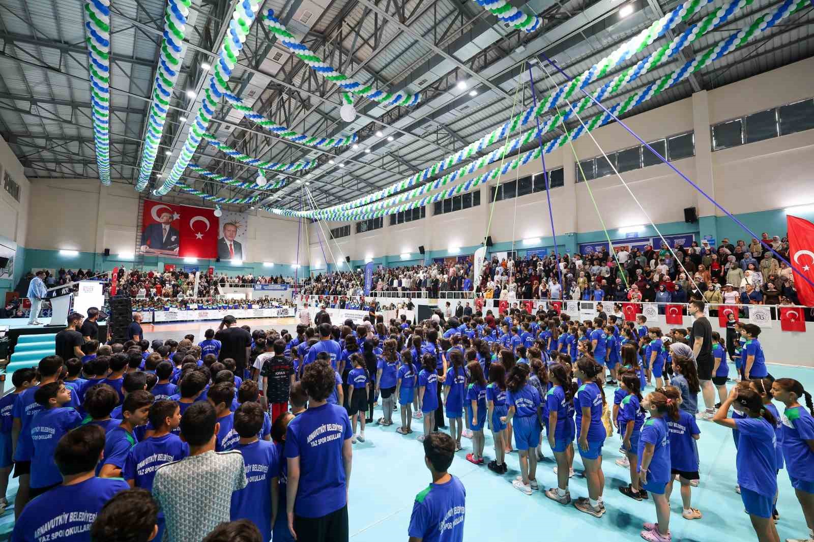 arnavutkoy-de-10-bin-genc-yaz-spor-okullarinda-bulustu