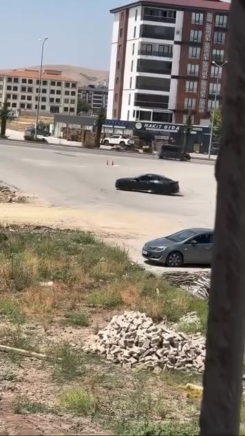 elazig-da-drift-atan-surucu-kameraya-yansidi