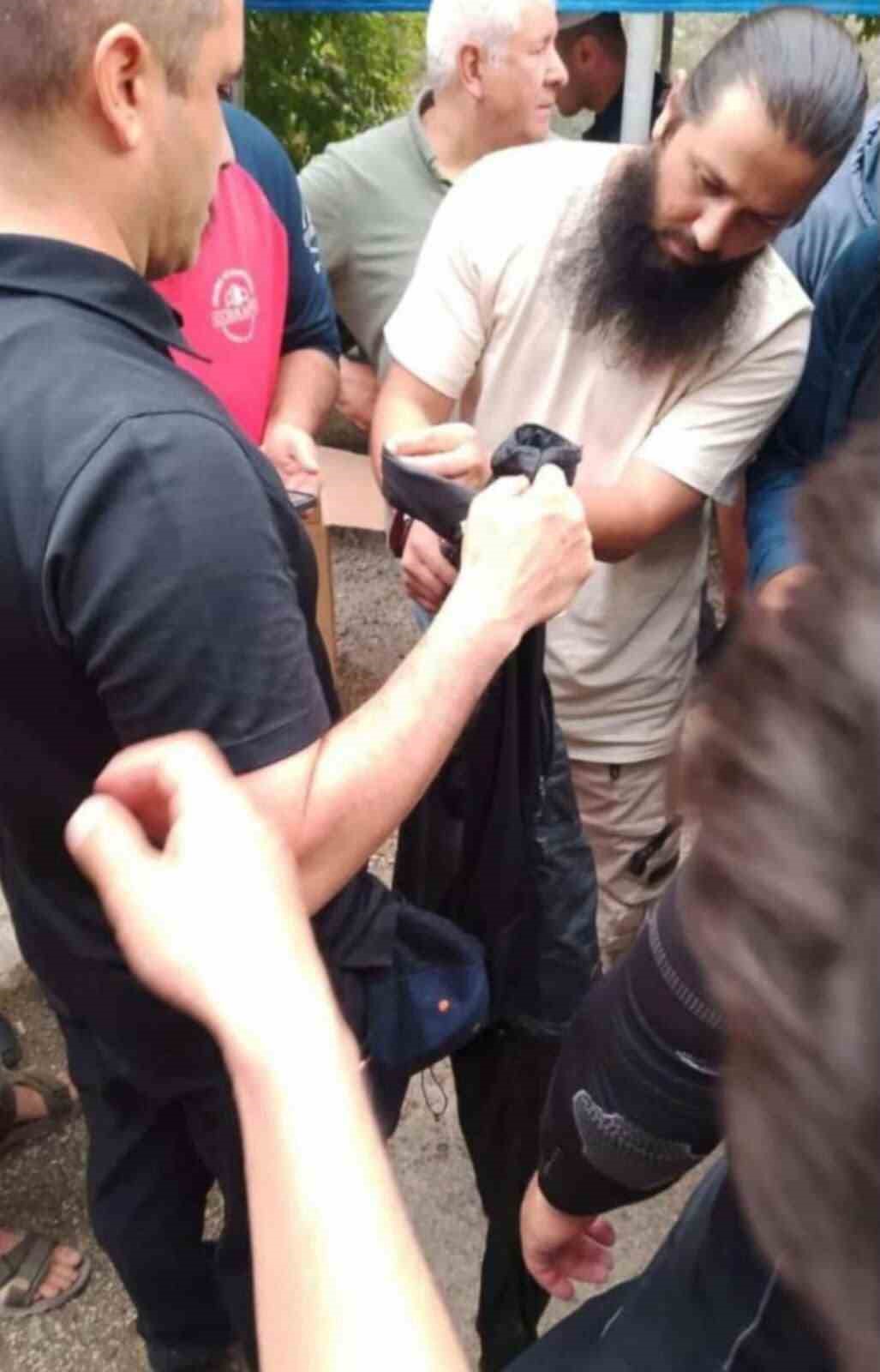 serinlemek-icin-eglence-cayi-na-giren-omer-in-pantolonu-bulundu