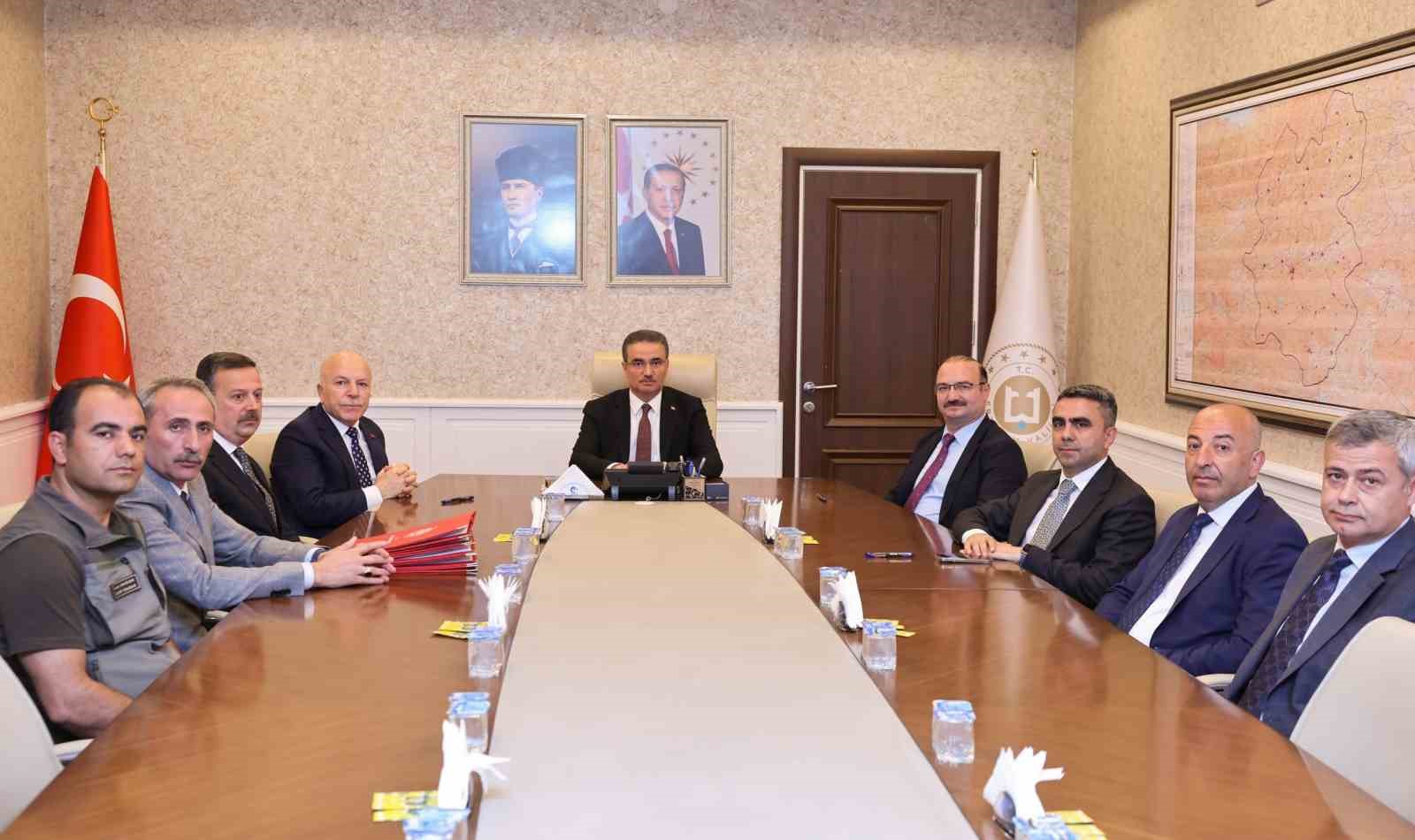 erzurum-da-sahipsiz-hayvanlar-icin-tarihi-is-birligi