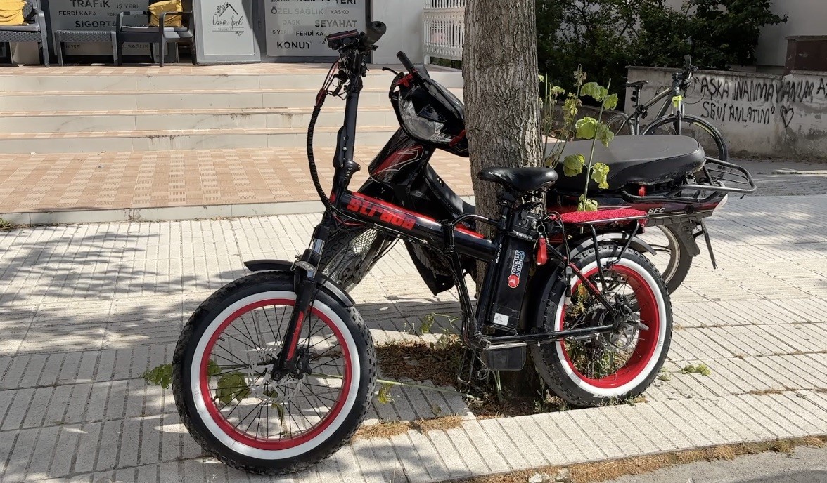 corum-da-otomobil-ile-elektrikli-bisiklet-carpisti-1-yarali