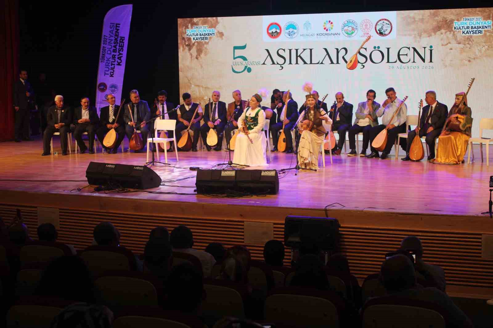 turkiye-ve-turk-dunyasi-ndan-asiklar-ayni-sahnede-bulustu